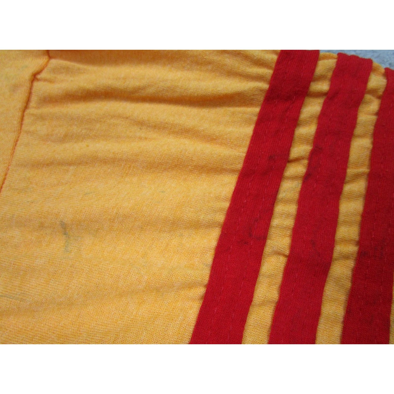 Velva Sheen VINTAGE Velva Sheen Disney Shirt Men L Yellow Mickey Mouse 80s Jersey T-Shirt Size US L / EU 52-54 / 3 - 5 Thumbnail