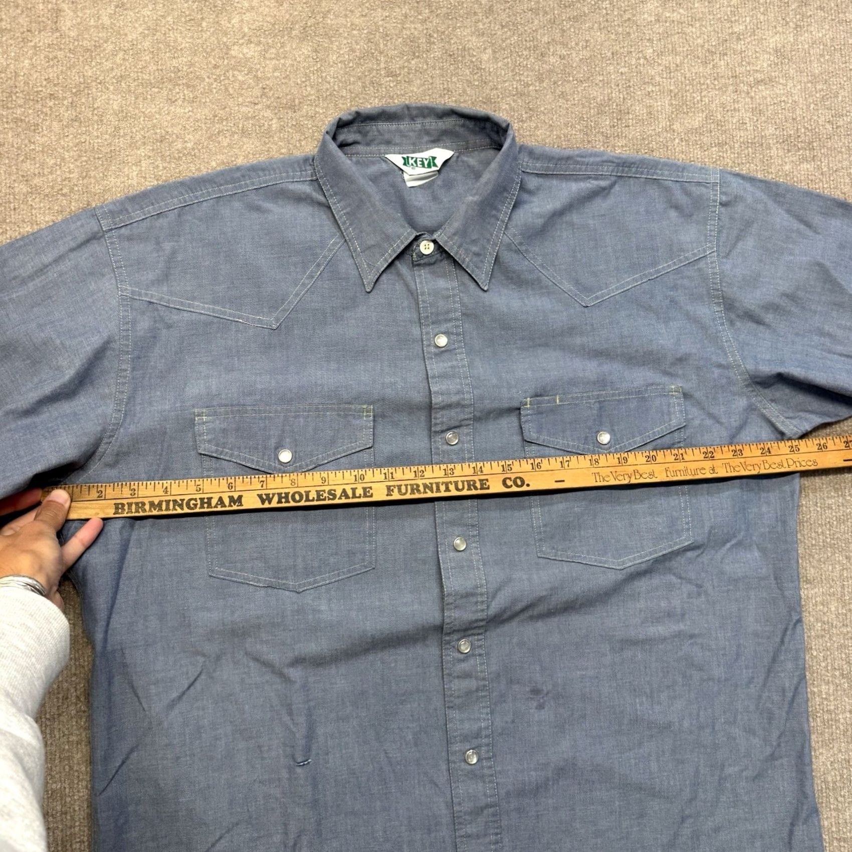 Vintage VINTAGE Key Chambray Work Shirt Mens XL Pearl Snap 70s Western Blue Cowboy USA Shirt Mens XL Blue Chambray Pearl Snap Western 70s Cowboy USA Size US XL / EU 56 / 4 - 7 Thumbnail