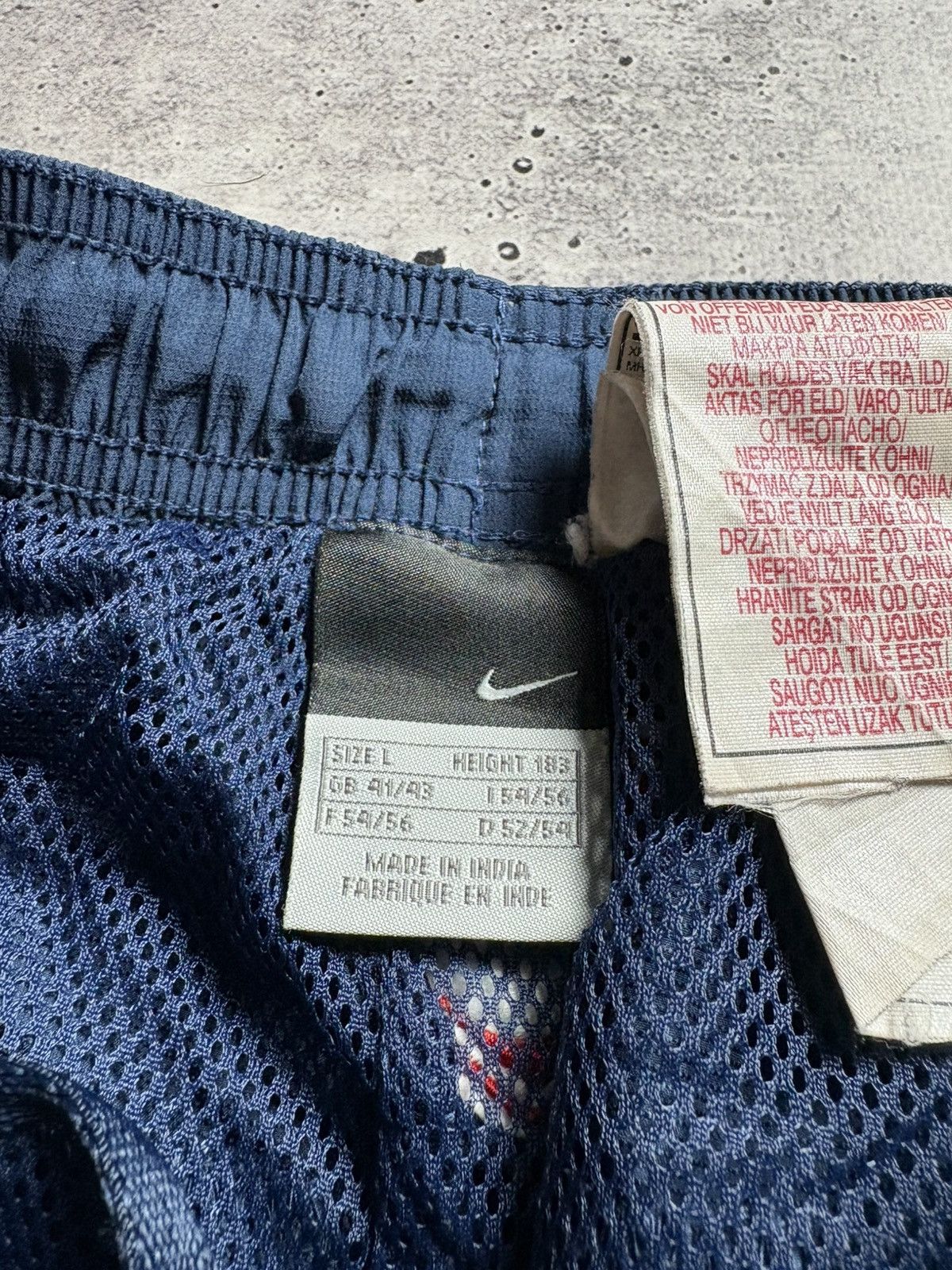 Nike Vintage Nike Barcelona Nylon Sweatpants Size US 34 / EU 50 - 5 Thumbnail
