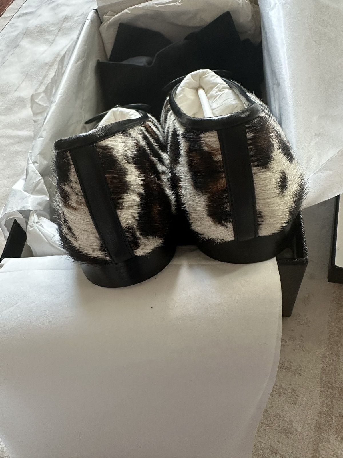 Chanel Chanel 2026S pony hair ballet flat size 36 Size US 6 / IT 36 - 11 Thumbnail
