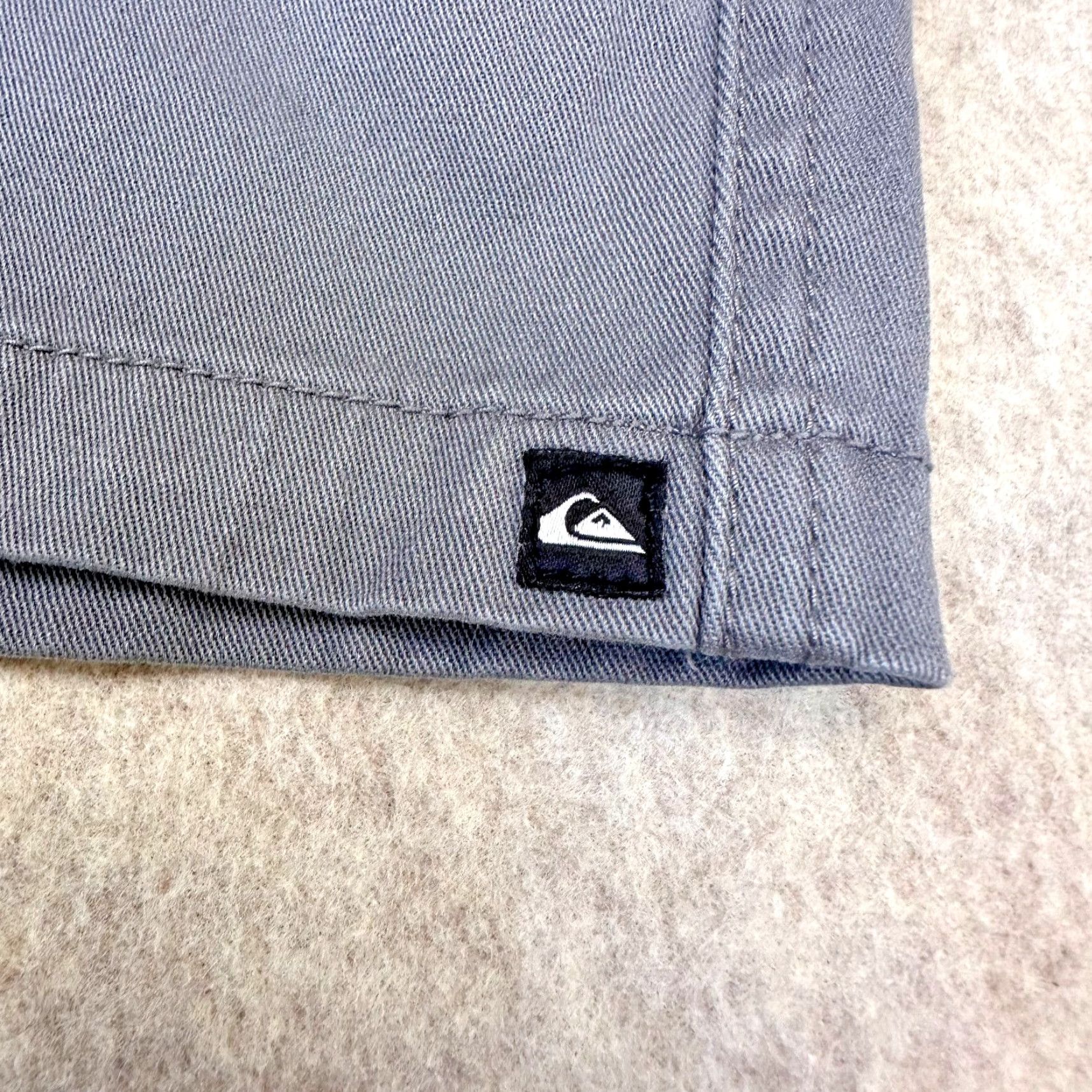 Quiksilver Quiksilver Gray Amphibian Shorts Mens 36 x 9 Flat Front Chino Board Surf Logo Pockets Easy Care 9 in Inseam Gray Mens Size US 36 / EU 52 - 7 Thumbnail