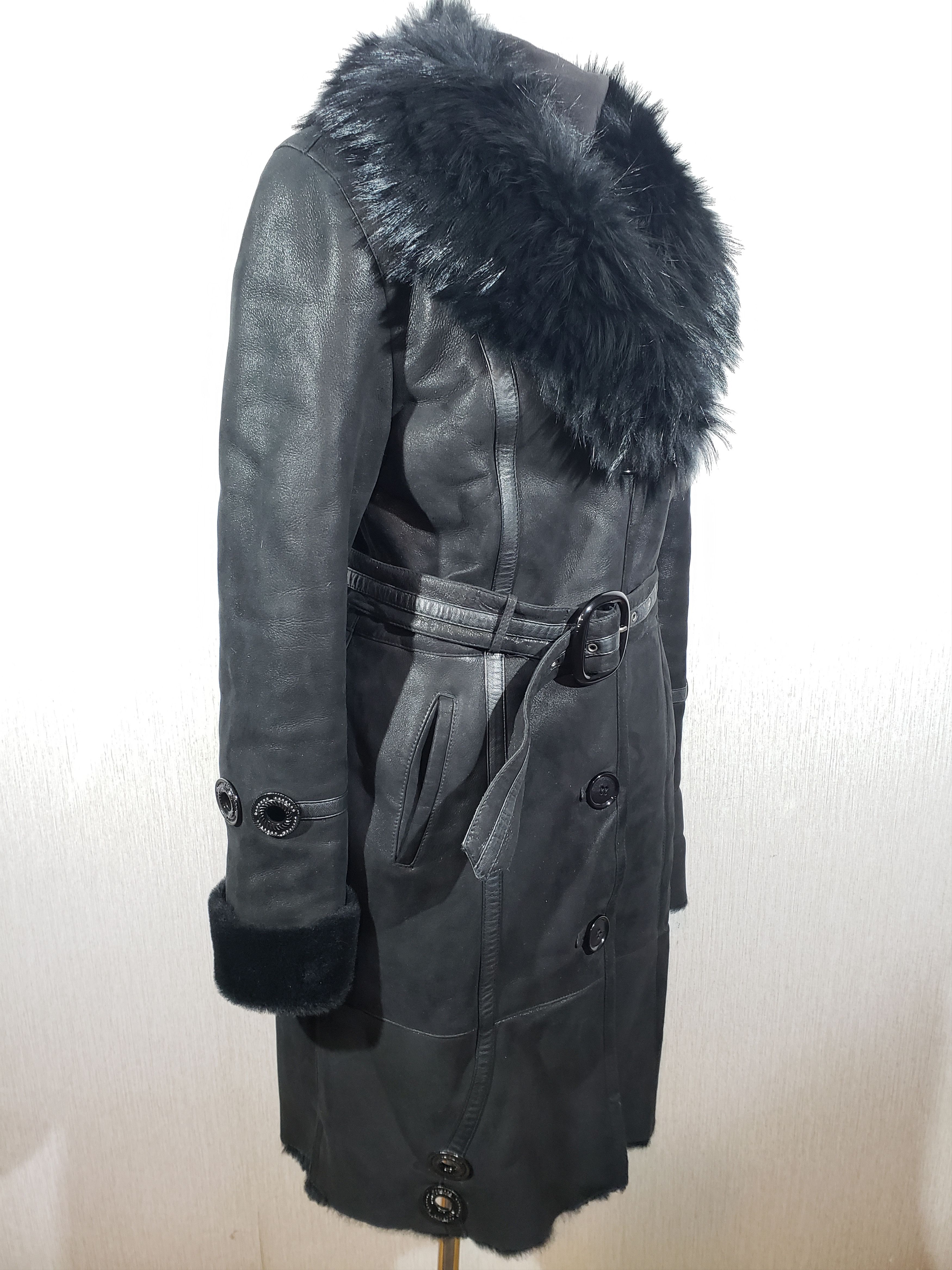 Other Stylish black sheepskin coat with a warm fluffy collar. Size L / US 10 / IT 46 - 3 Thumbnail
