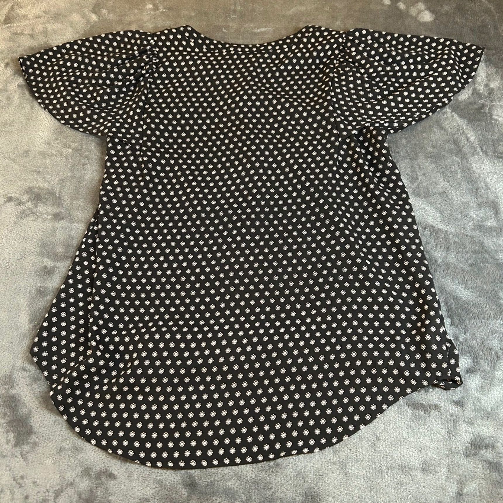 Loft LOFT Blouse Floral Button Up Short Sleeve Black White Womens XXS 2XS Tunic Rounded Hem Lightweight Easy Care Relaxed Fit Woman Shirt Size XXS / US 00 / IT 34 - 4 Thumbnail