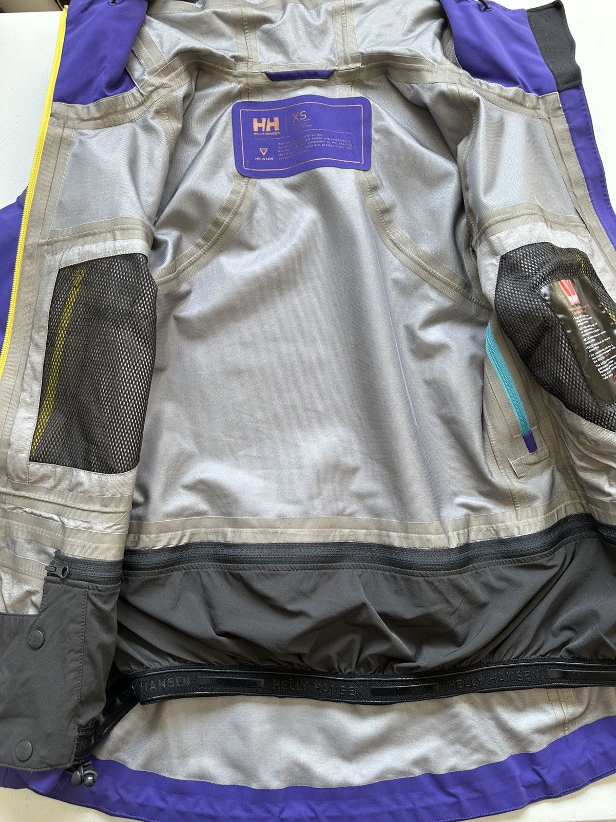 Helly Hansen Helly Hansen Gorpcore Outdoor Windbreaker Jacket Hooded Size XS / US 0-2 / IT 36-38 - 11 Thumbnail