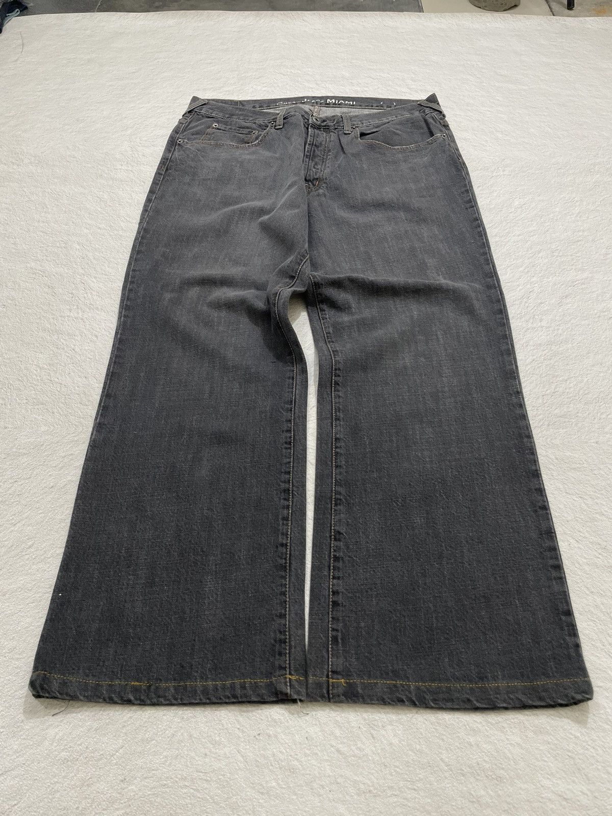 Japanese Brand 2000s Guess Baggy Jeans Washed Y2K Japan Style Size US 36 / EU 52 - 1 Thumbnail
