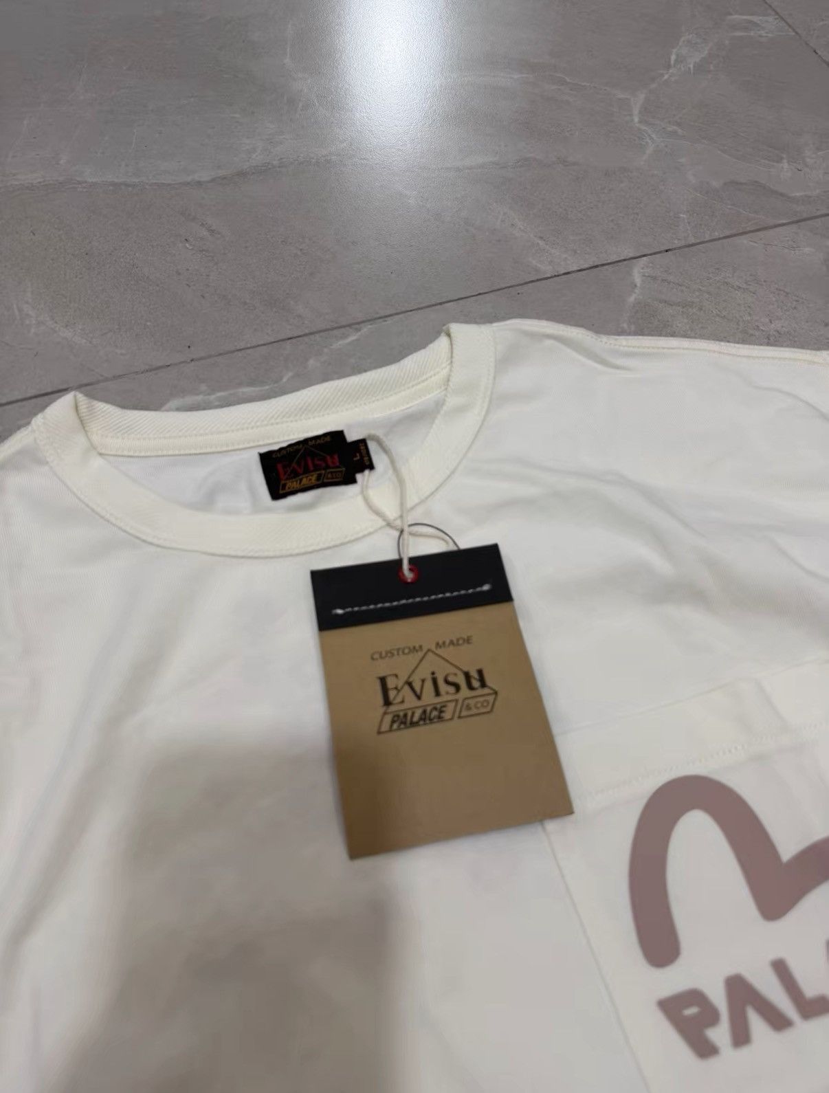 Palace PALACE × EVISU SS26 Collaboration Short Sleeve T-shirt J34 Size US L / EU 52-54 / 3 - 2 Thumbnail