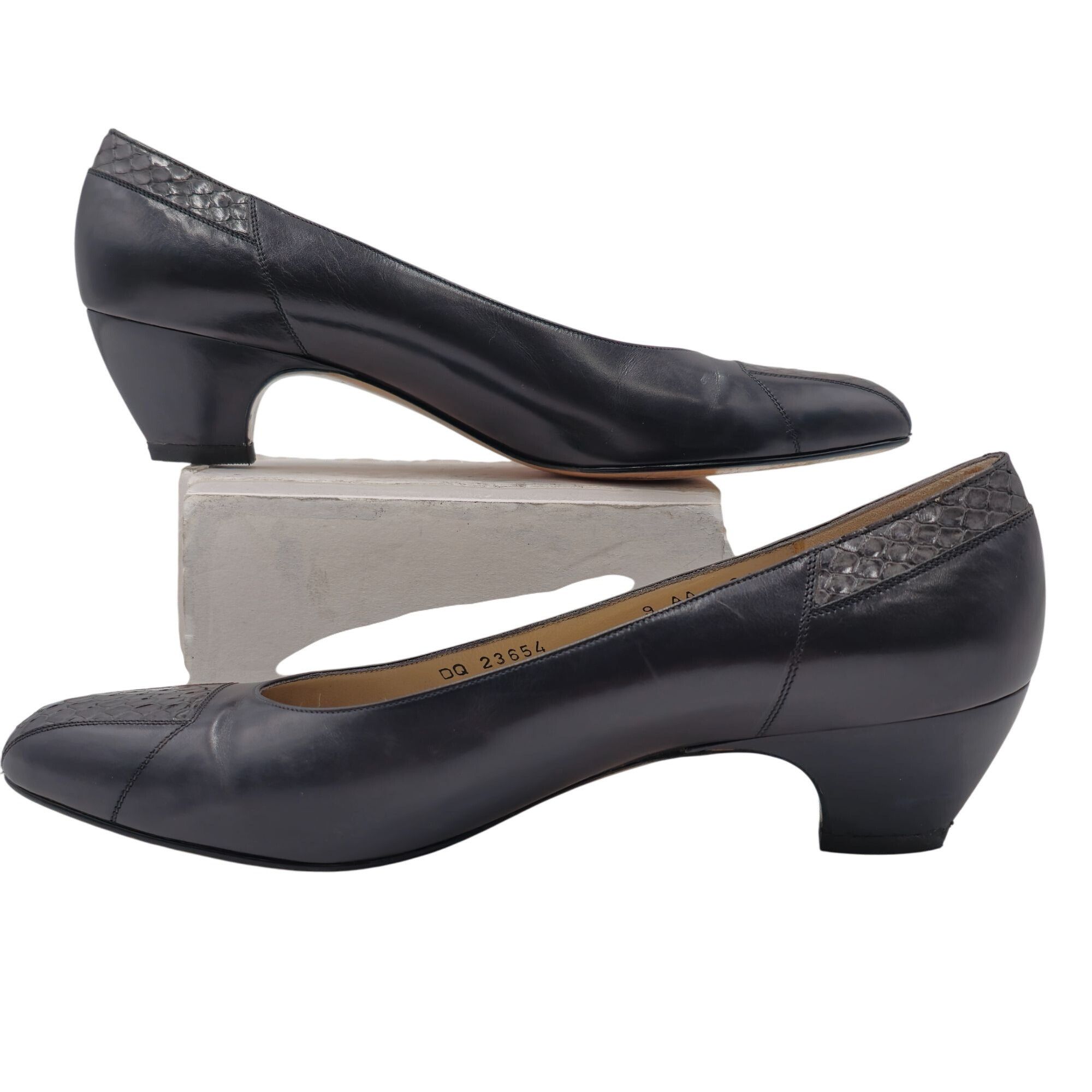 Salvatore Ferragamo Vintage Salvatore Ferragamo Women 9AA Gray Snakeskin Leather Size US 9 / IT 39 - 3 Thumbnail