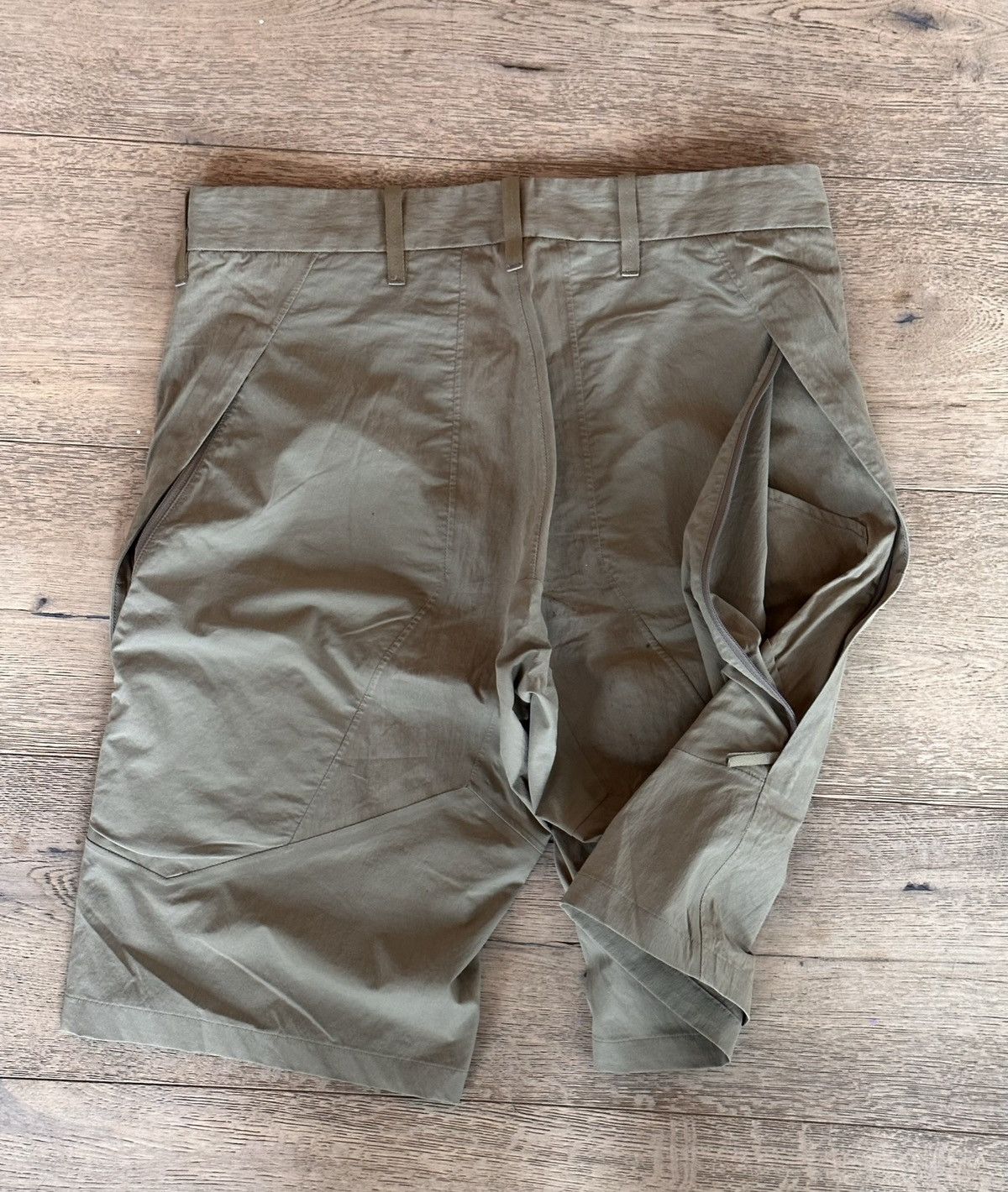 Veilance Arc'teryx Veilance Beige Shorts Size 30 Hidden Pockets Size US 30 / EU 46 - 10 Thumbnail
