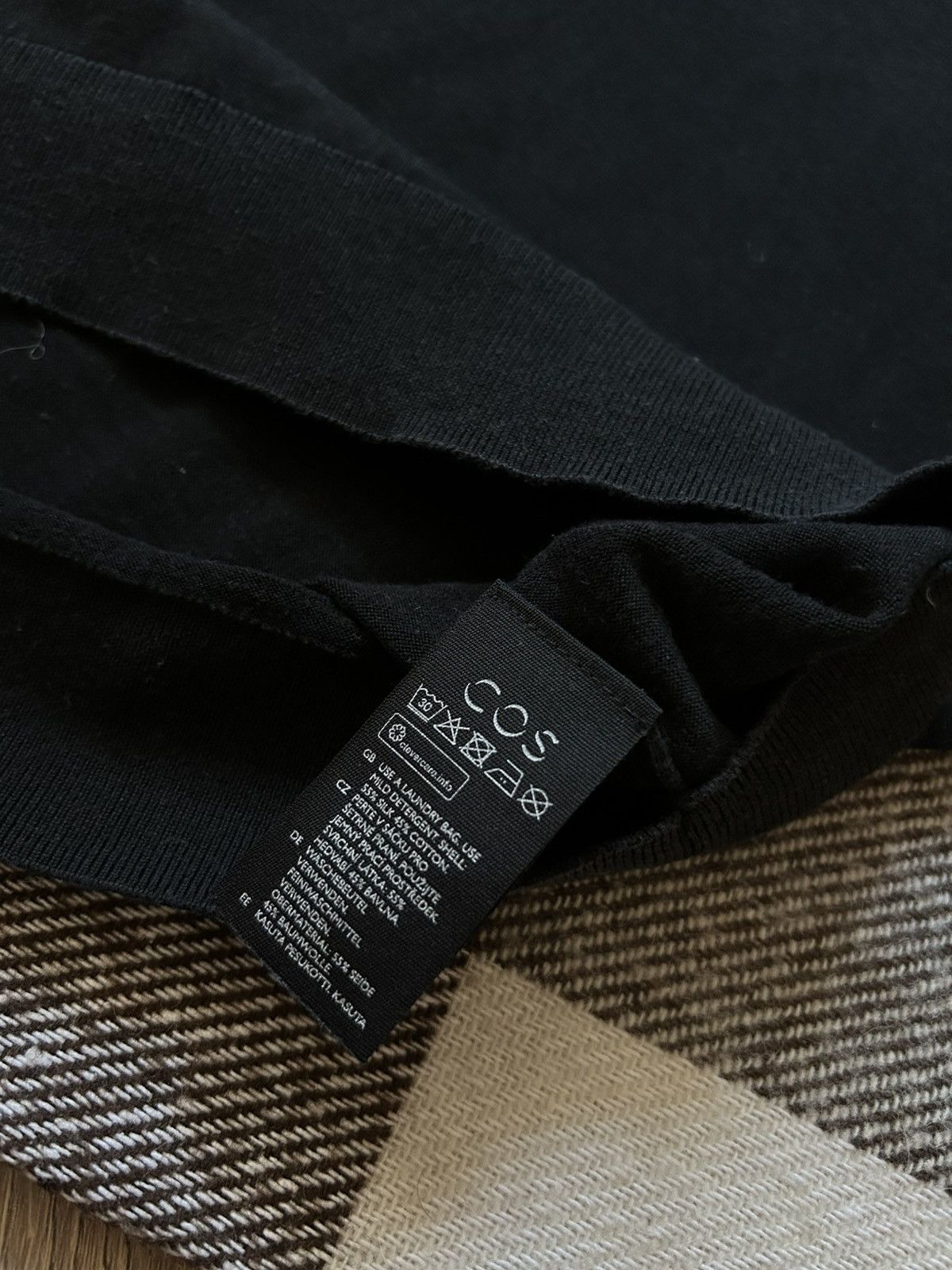 Cos Cos Luxury mens Silk black polos shirt Size US M / EU 48-50 / 2 - 3 Thumbnail