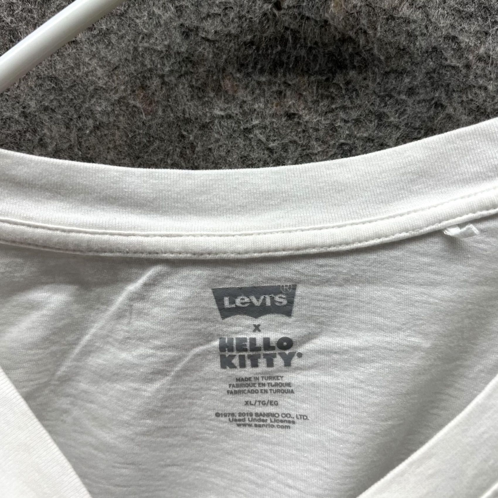 Levi's Levi's Shirt Women XL White Crewneck Pullover Hello Kitty Print Vintage Pullover All Seasons Casual Womens XL White Hello Kitty Logo Knit Sweater Size XL / US 12-14 / IT 48-50 - 6 Thumbnail