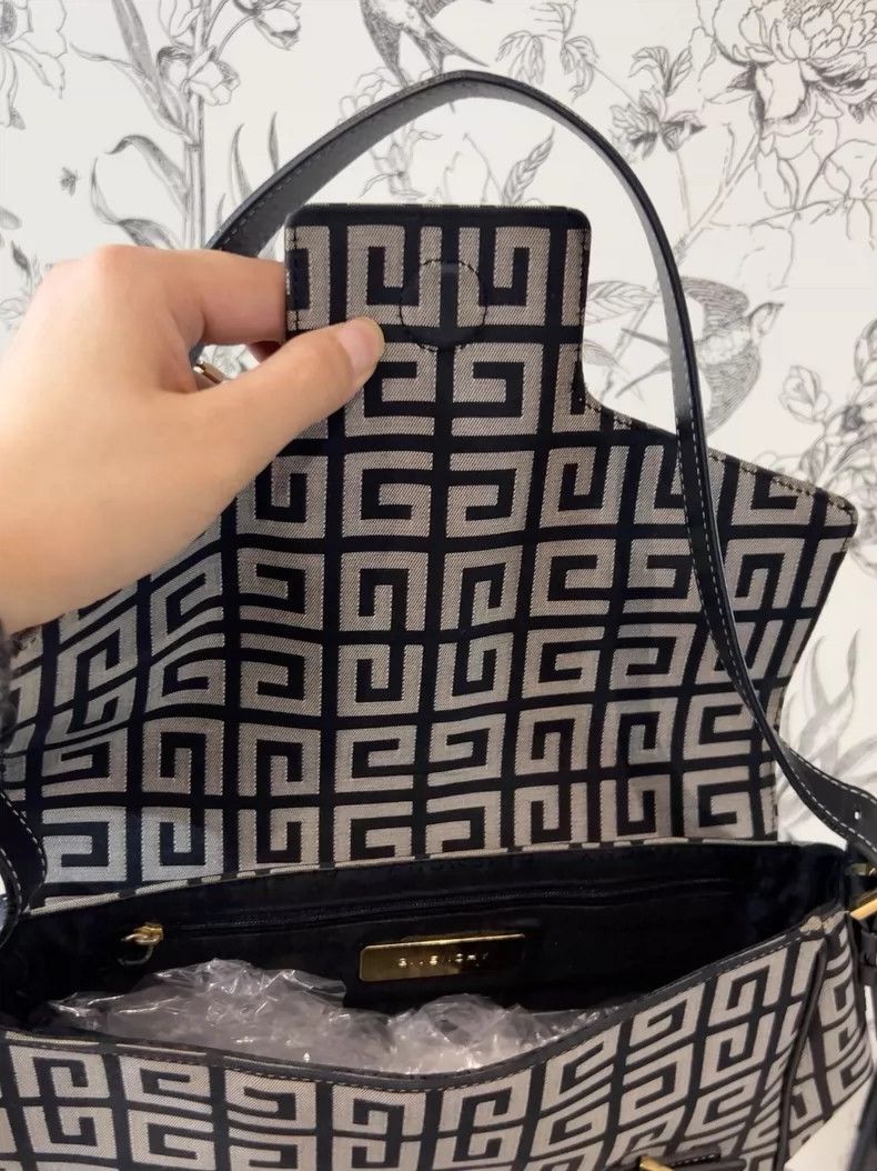 Givenchy Givenchy Crossbody Bag Size ONE SIZE - 8 Thumbnail