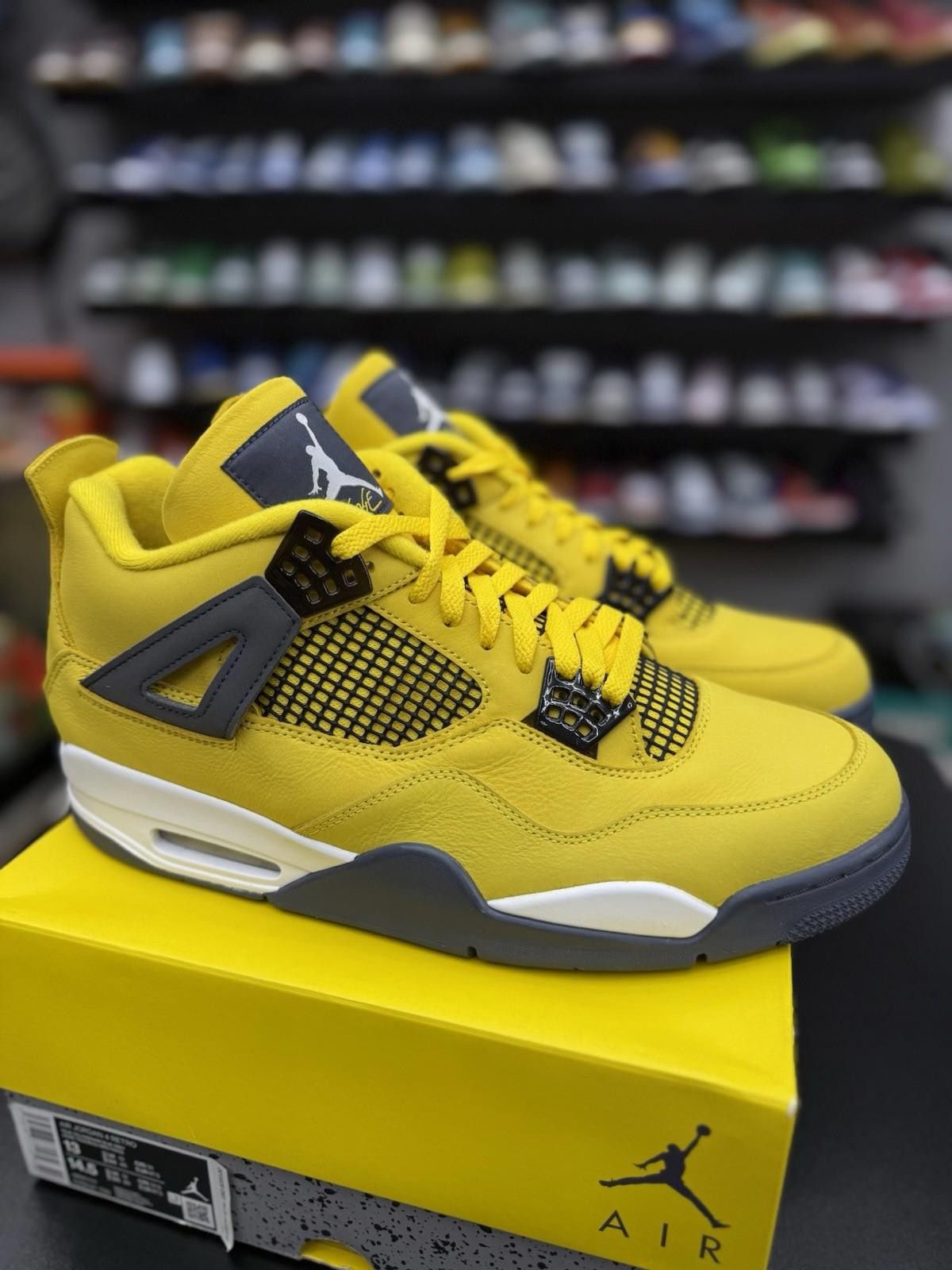 Jordan Brand Nike Air Jordan 4 Retro Mid Lightning Size 13 (NEW) Size US 13 / EU 46 - 2 Thumbnail