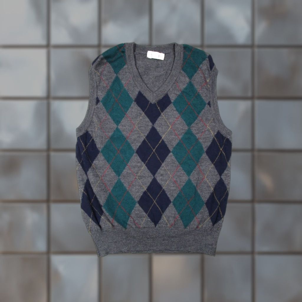Vintage Vintage Tricots St. Raphael Mens XL Gray Argyle Wool Vest Pullover V-Neck Sleeveless Knit Sweater Dress 80s 90s Preppy City Retro Wool Size US XL / EU 56 / 4 - 1 Thumbnail