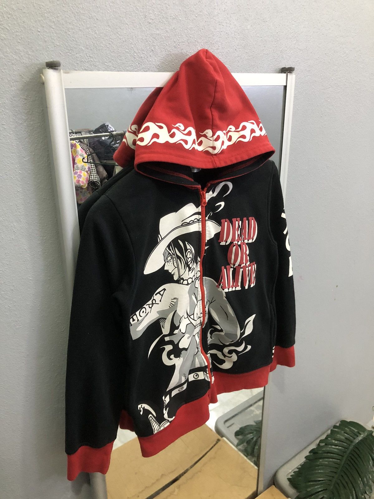 One Piece Vintage One Piece Portgas D. Ace Zip Hoodie Flame Red/Black Size US S / EU 44-46 / 1 - 3 Thumbnail