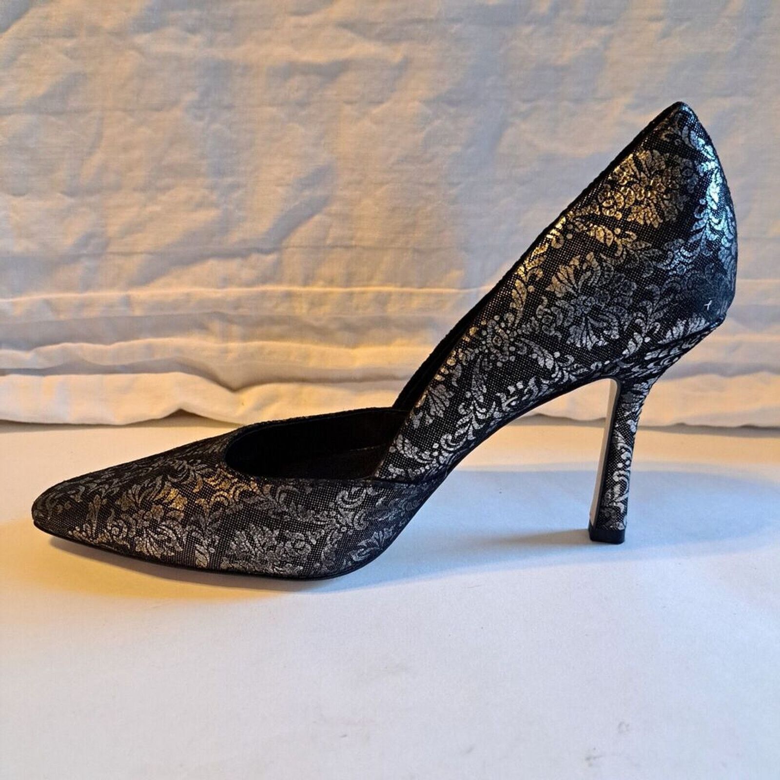 Donald Pliner Donald Pliner Pola Brocade Slip-On Metallic Heels 7.5M New! Size US 7.5 / IT 37.5 - 6 Thumbnail