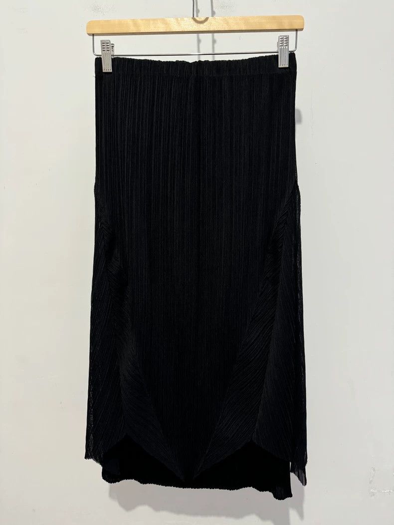 Issey Miyake Issey Miyake size:4 Black pleated skirt Size 42" / US 20 - 2 Thumbnail
