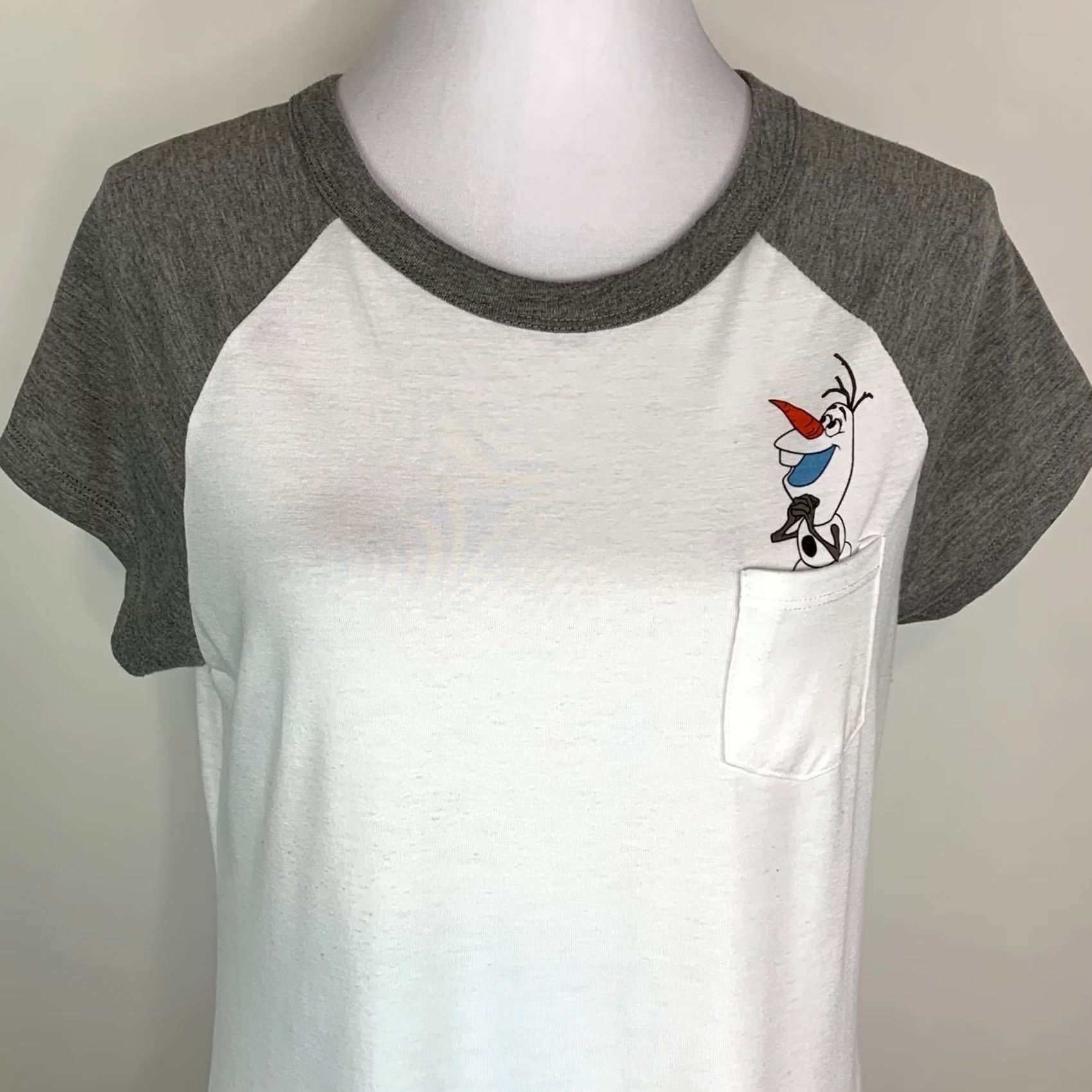 Disney Disney Frozen Olaf Shirt Womens Size L White Gray Short Sleeve Patch Pocket Tee Size L / US 10 / IT 46 - 4 Thumbnail