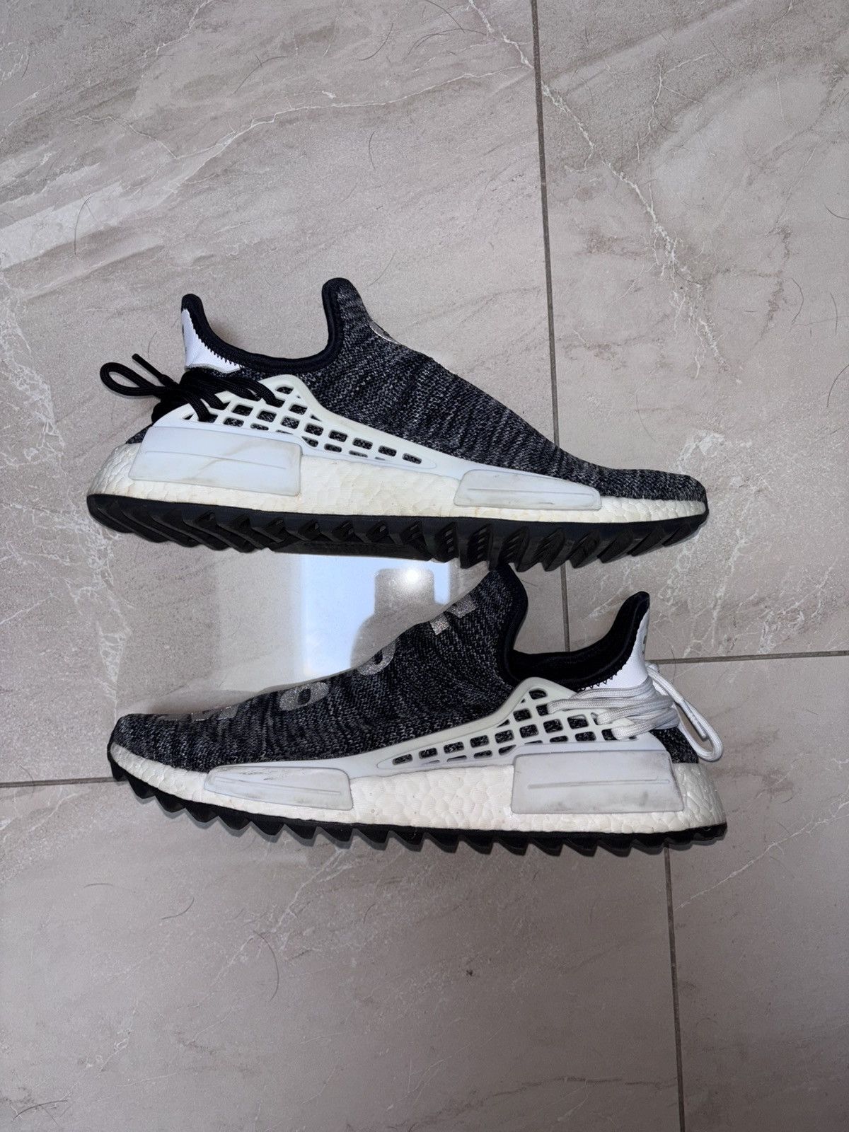 Adidas × Pharrell Pharrell Human Race Cloud x Moon Size US 10.5 / EU 43-44 - 4 Thumbnail