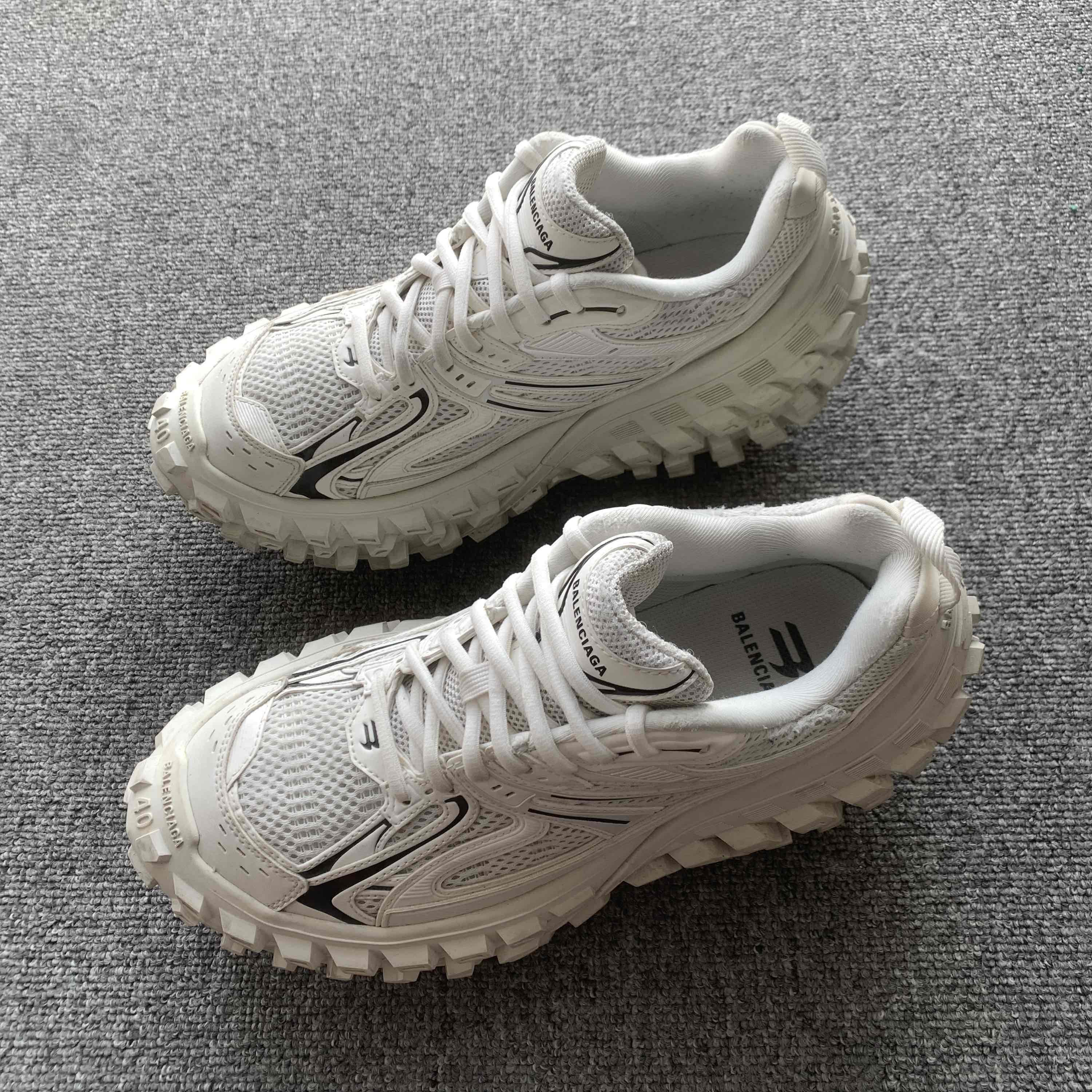 Balenciaga White Balenciaga Defender bouncer sneaker (eggshell 