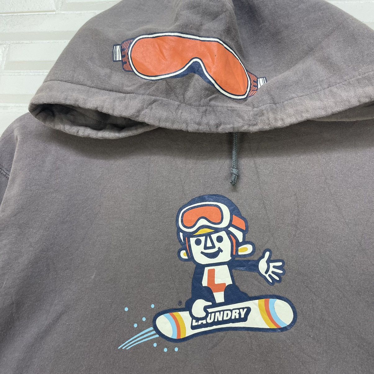 Japanese Brand × Vintage Vintage Japanese Brand Boy On The Board Sweater Hooded J Size US M / EU 48-50 / 2 - 5 Thumbnail
