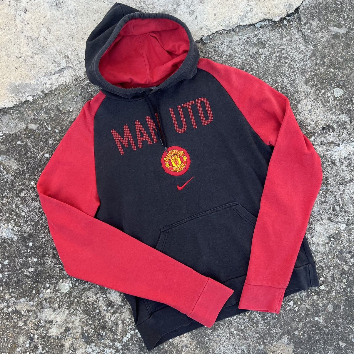 Nike × Vintage Vintage 2000s Nike Manchester United Embroidered Hoodie Rare Size US M / EU 48-50 / 2 - 2 Thumbnail