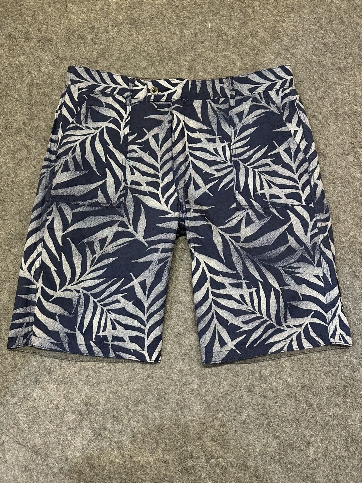 Levi's Levi's Men's 502 Regular Taper Fit chambray chino shorts. Size US 36 / EU 52 - 9 Thumbnail