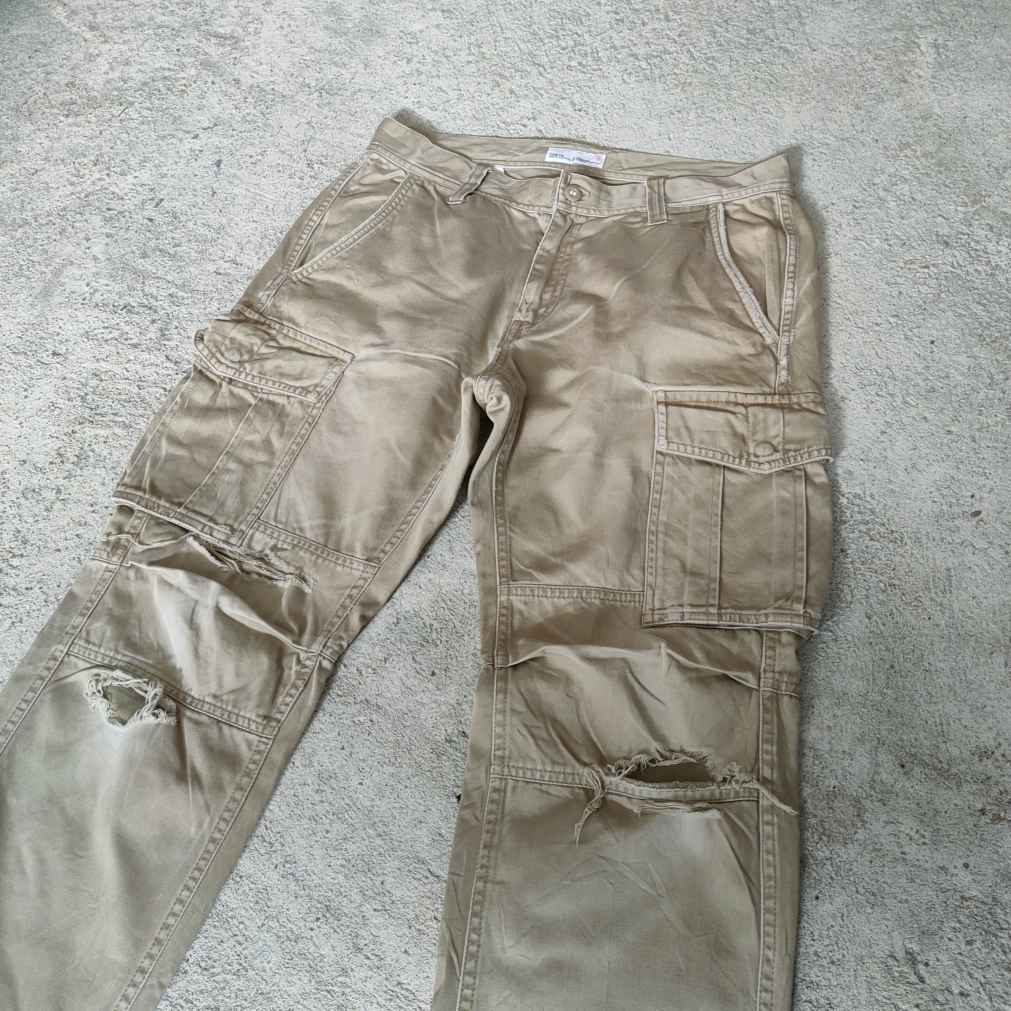 Japanese Brand TOKYO CULTURE × TAKEO KIKUCHI DISTRESSED CARGO PANTS Size US 30 / EU 46 - 2 Thumbnail