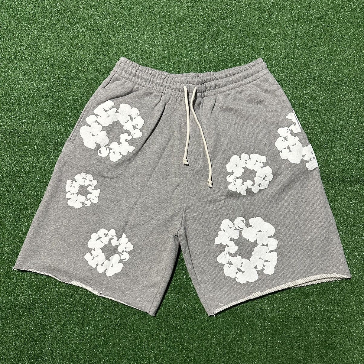 DENIM TEARS Denim Tears the cotton wreath shorts grey size L | Grailed