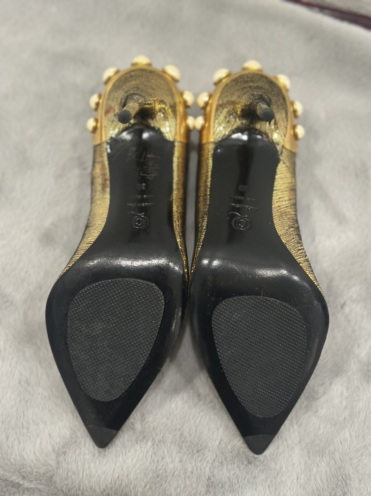 Alexander McQueen Alexander McQueen Gold Textured Pearl-Heel Pumps – Size 38 Size US 8 / IT 38 - 9 Thumbnail