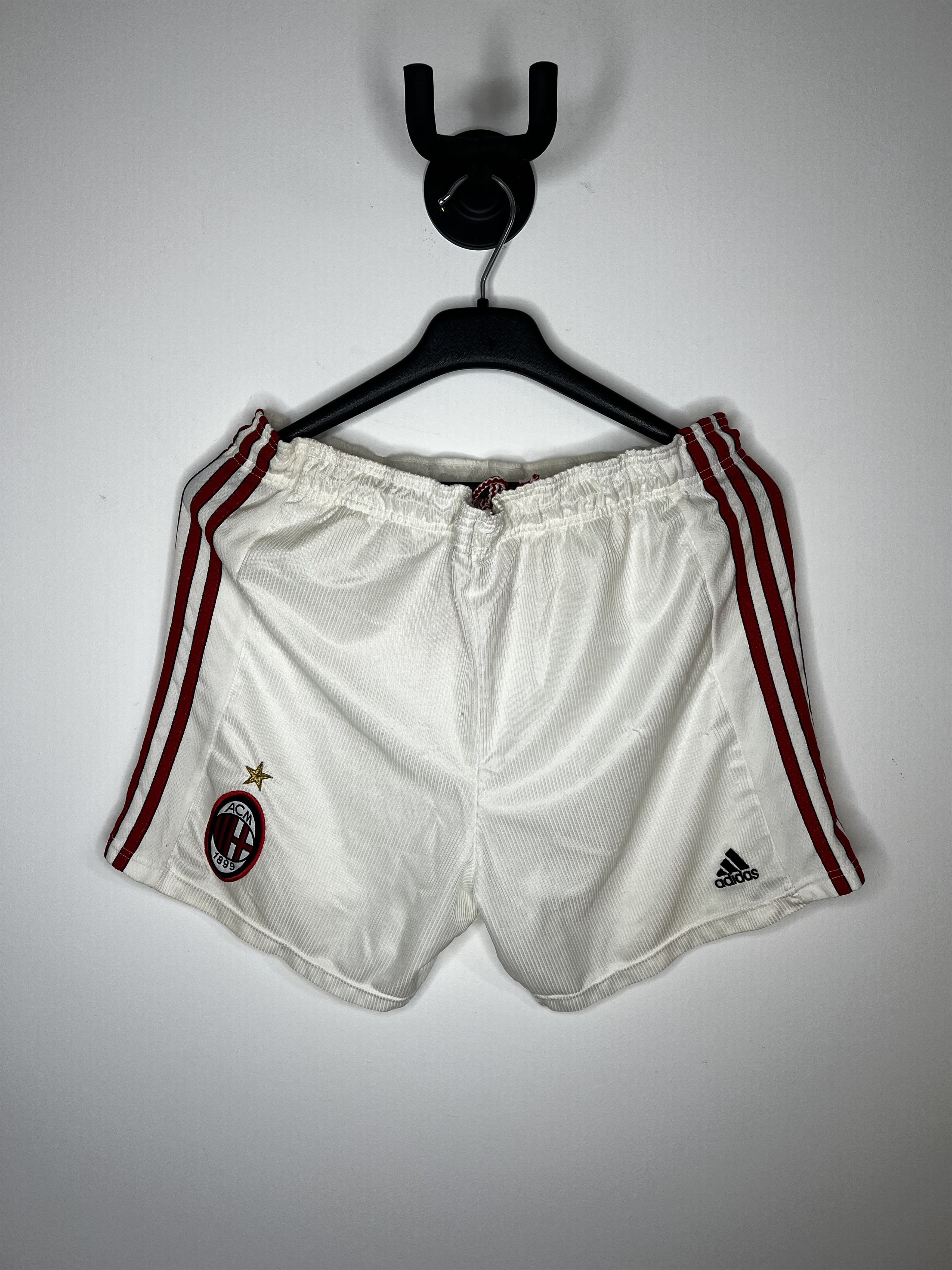 Adidas AC MILAN 1998 1999 HOME FOOTBALL SOCCER SHORTS ADIDAS SIZE M Size US 32 / EU 48 - 1 Thumbnail