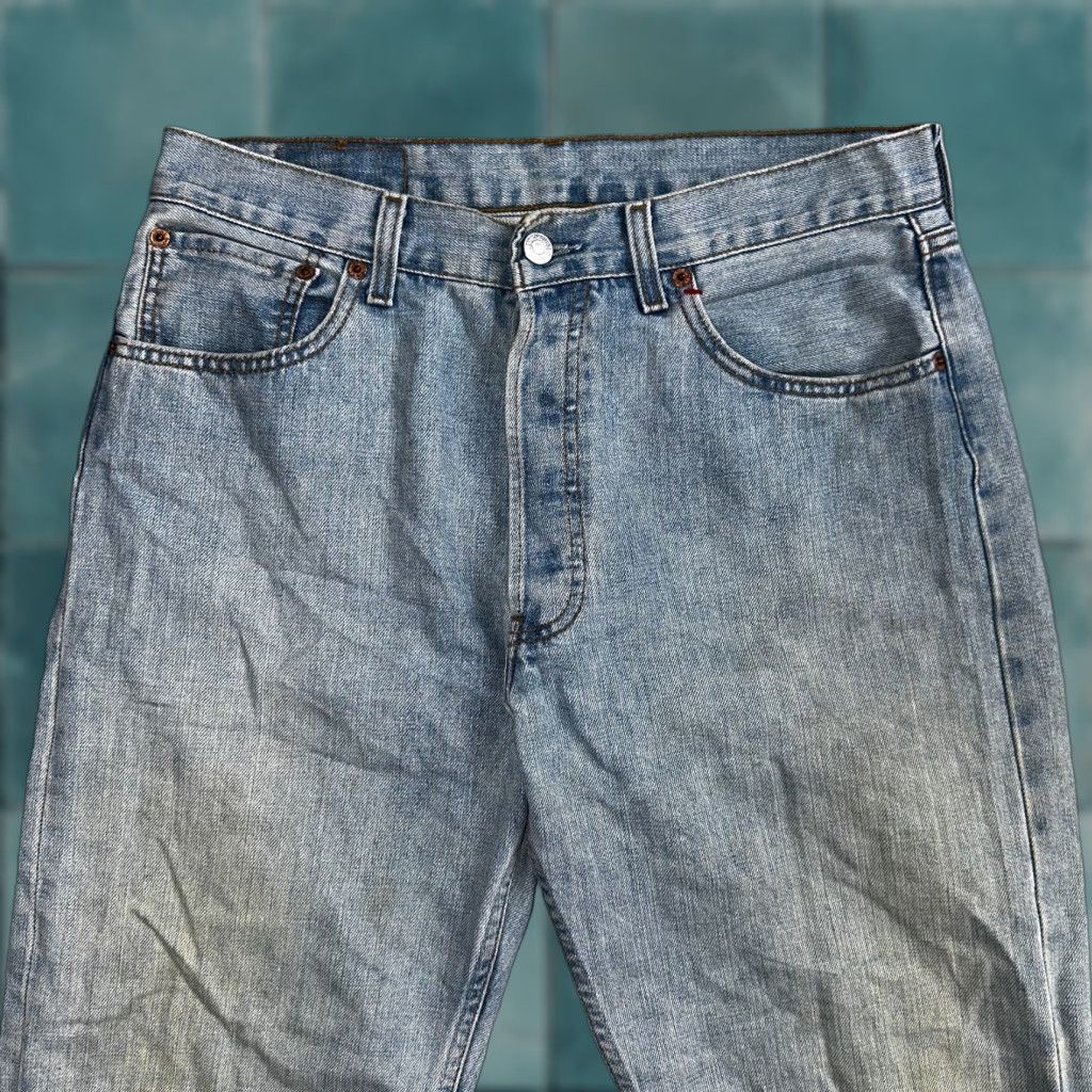 Levi's VINTAGE Levi's 501 Jeans Men Jeans 33x34 90s Light Light Wash Blue 33x34 Straight 90s Mens Jeans Levi's 501 Series with Comfort Size US 33 - 1 Thumbnail