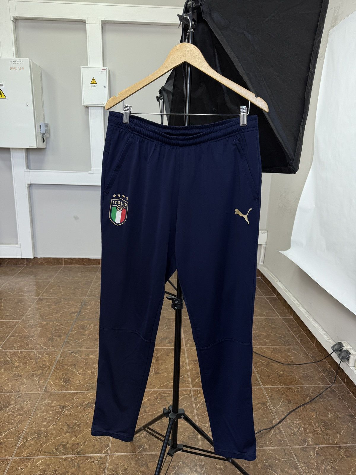 Puma 🇮🇹 2019 Puma Italy Soccer Jogger Pants Jersey Retro Rare Hype Size US 34 / EU 50 - 1 Thumbnail
