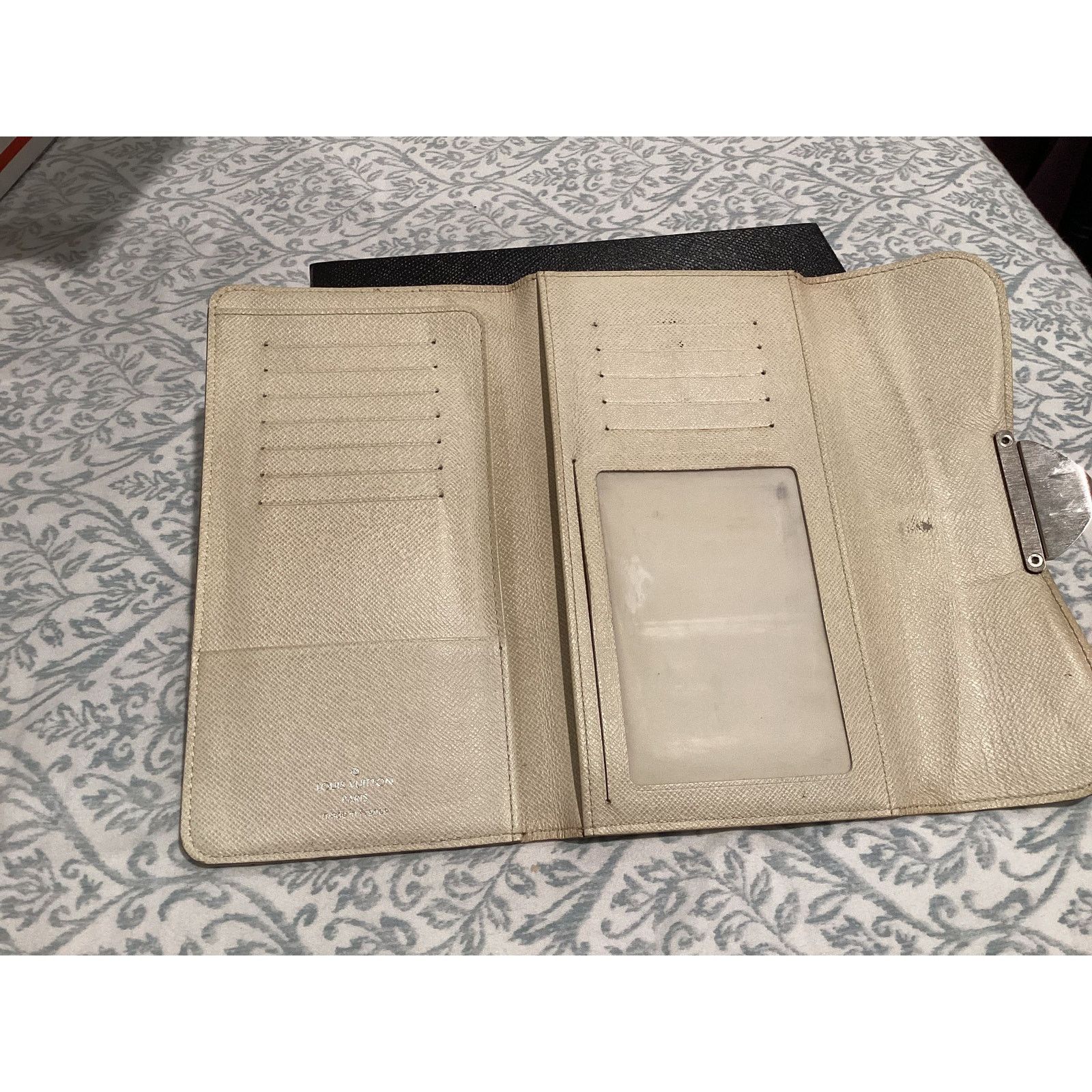 Louis Vuitton Authentic Louis Vuitton Eugenie Wallet in ivory epi leather Size ONE SIZE - 3 Thumbnail