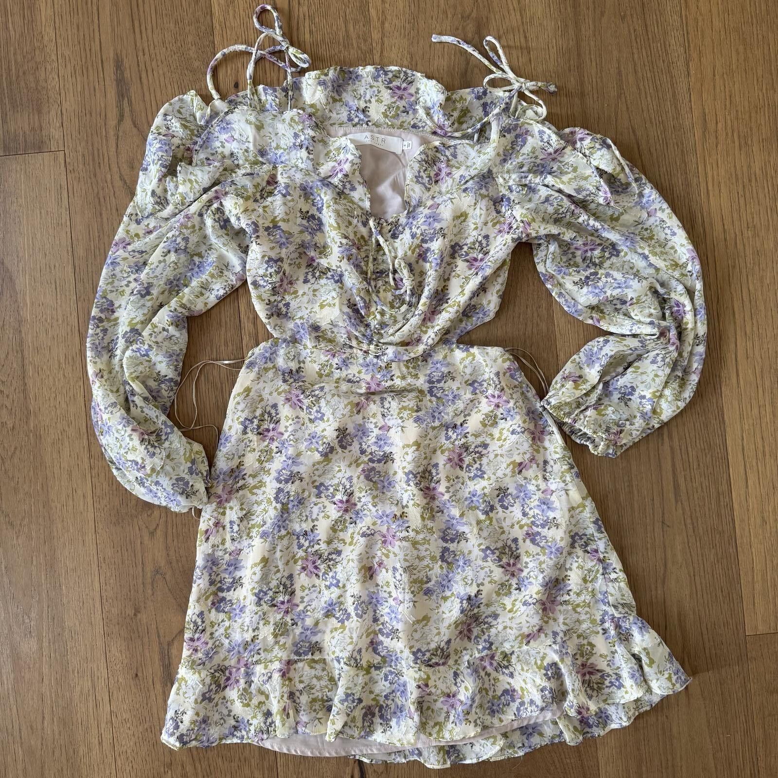 Other ASTR The Label Floral Puff Sleeve Mini Dress Size S Size S / US 4 / IT 40 - 3 Thumbnail