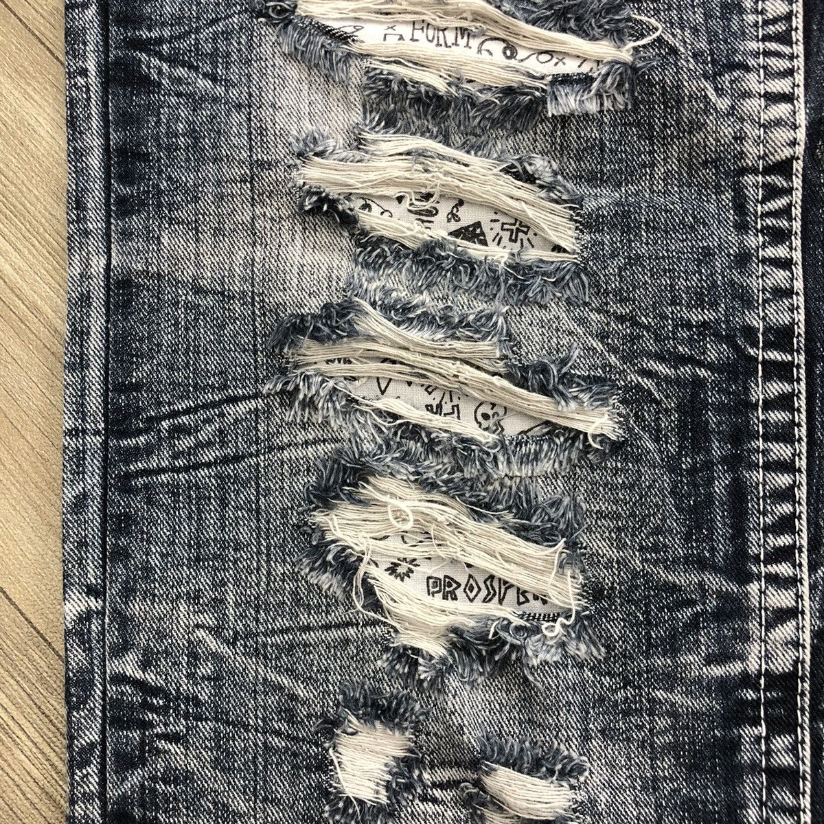 If Six Was Nine × Japanese Brand × Le Grande Bleu (L.G.B.) Crazy🔥 Y2K Original Jeans Distressed Faded Acid Wash Jeans Size US 28 / EU 44 - 18 Thumbnail
