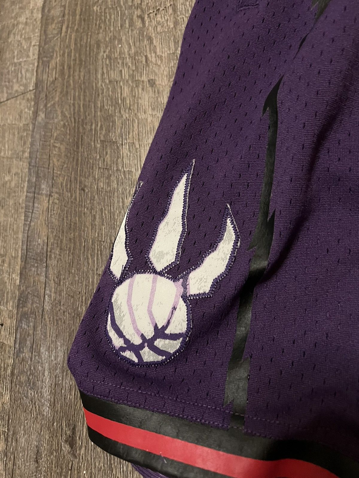 Mitchell & Ness Mitchell Ness Toronto Raptors Swingman Shorts Size Large Size US 36 / EU 52 - 5 Thumbnail