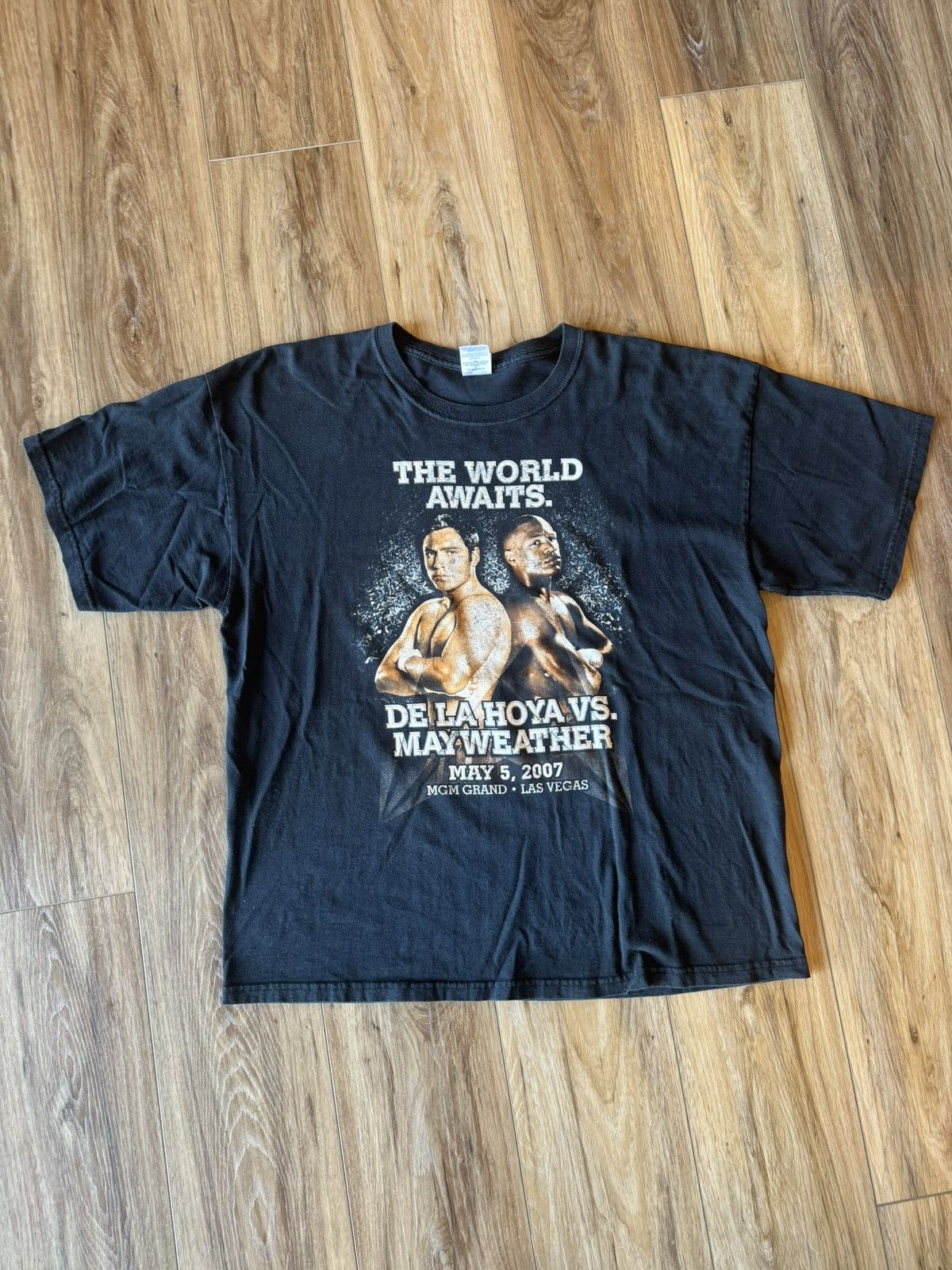 Vintage Mayweather vs De La Hoya 2007 The World Awaits MGM Shirt Size US XL / EU 56 / 4 - 1 Thumbnail