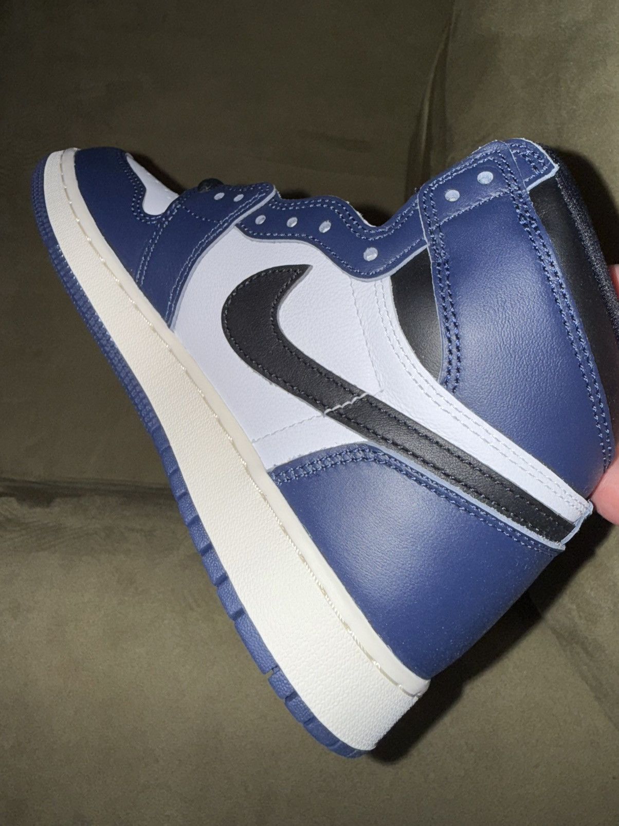 Nike Nike Air Jordan 1 Retro OG hi top NIB 5.5y 7w NEW DS w/ box Size US 5.5 / EU 38 - 10 Thumbnail