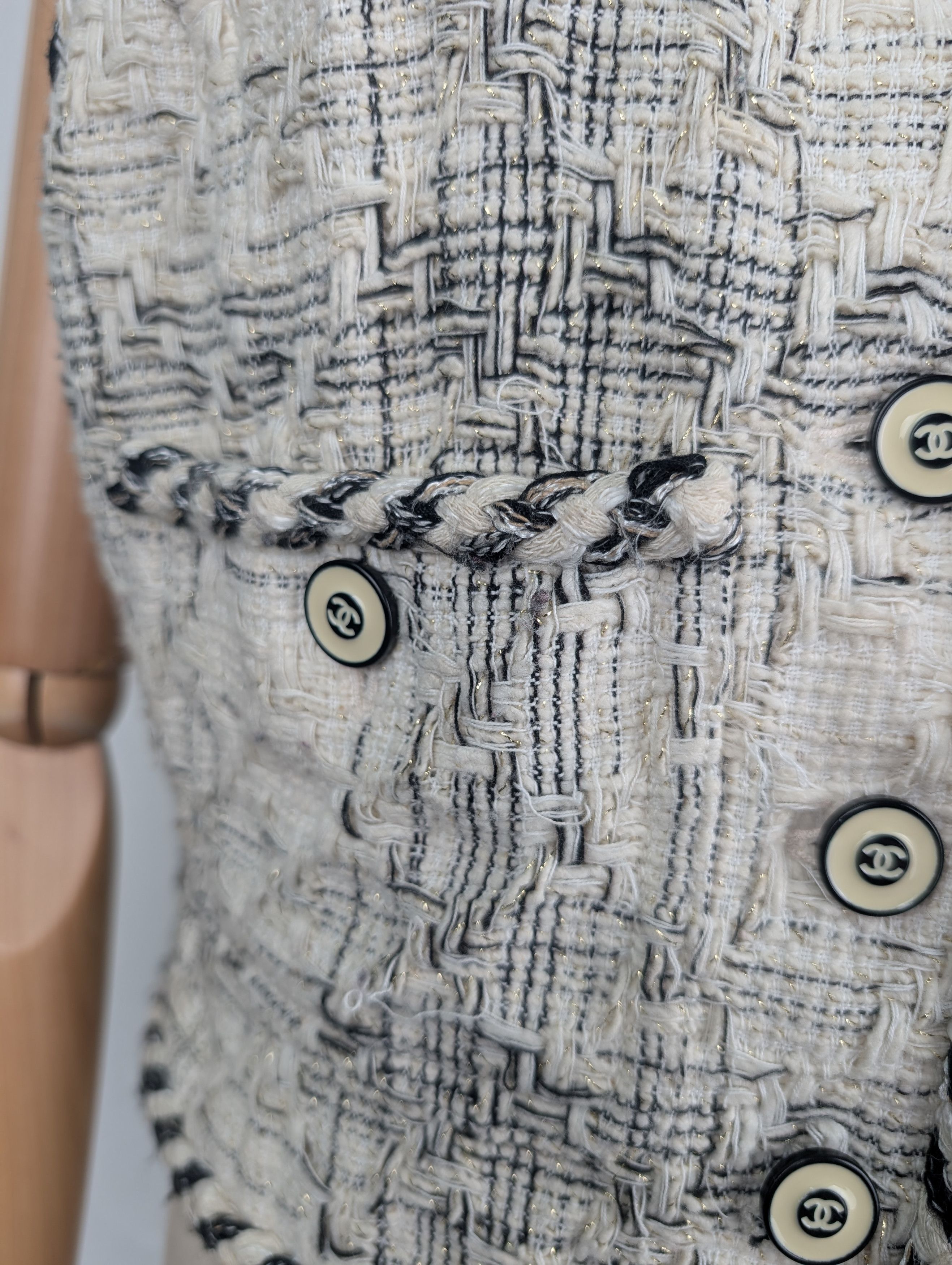 Chanel Chanel White Tweed Vest Jacket Size M / US 6-8 / IT 42-44 - 4 Thumbnail