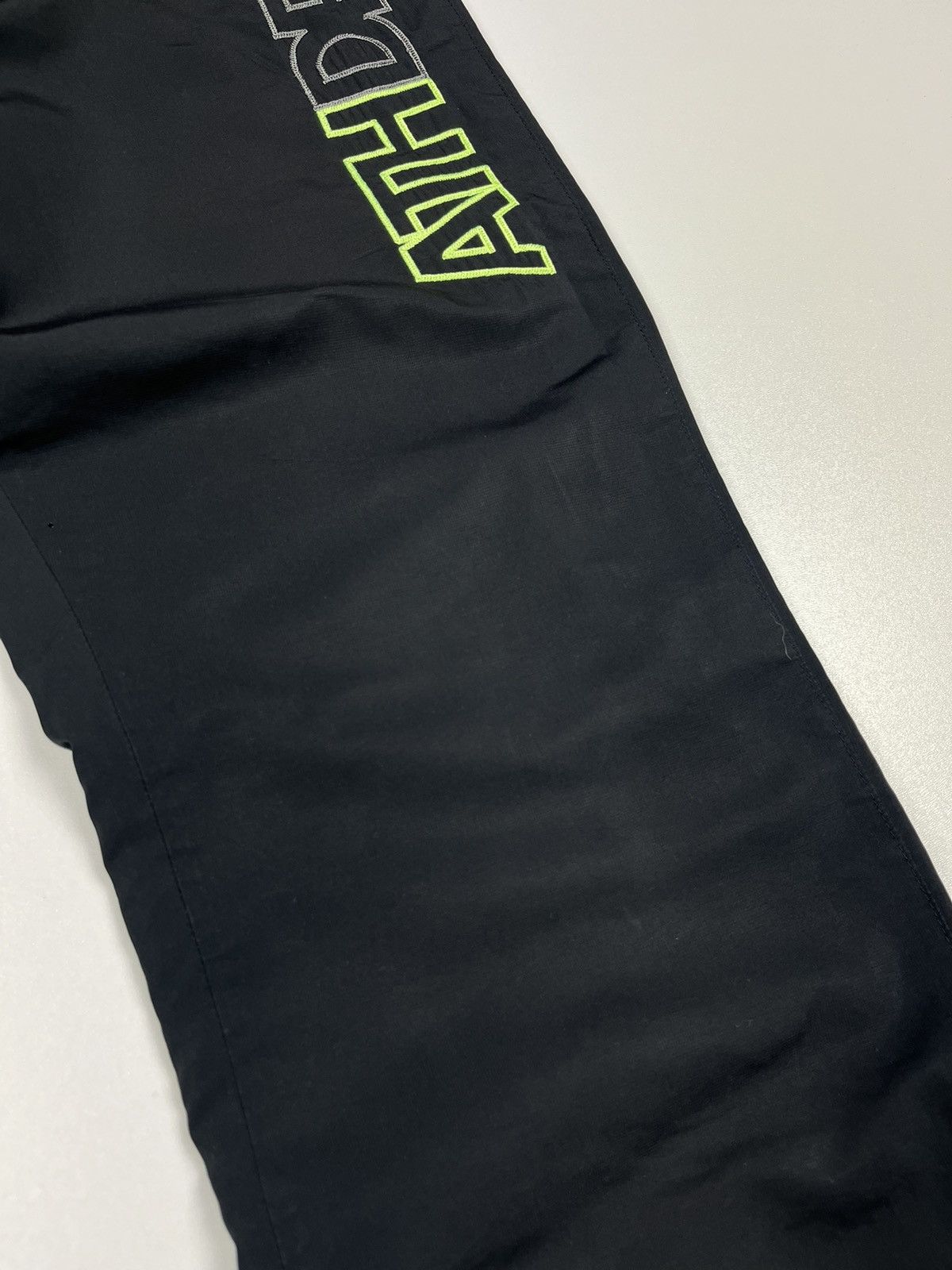 Nike Vintage Nike Athletic Dept Logo Nylon Basic TrackPants Size US 32 / EU 48 - 6 Thumbnail