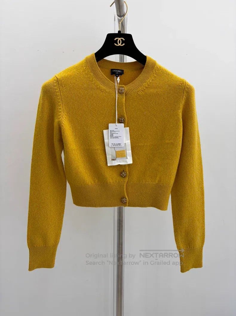 Chanel Chanel Yellow flower glazed button round neck long sleeves Size XS / US 0-2 / IT 36-38 - 1 Thumbnail