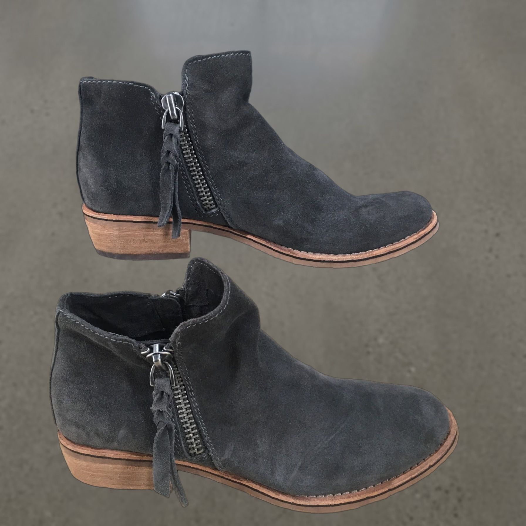 Dolce Vita Dolce Vita Boots Womens Sutton Ankle Gray Suede Side Zip Heel 1in Boots Womens Medium M Calf 5 5 Size US 5 / IT 35 - 1 Thumbnail