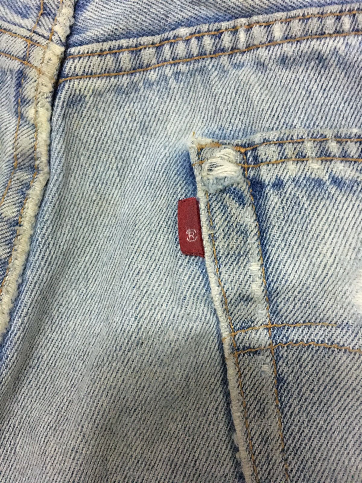 Levi's Vintage Levis Lot 501 Fly Button Distressed Jeans (Y01) Size US 32 / EU 48 - 4 Thumbnail