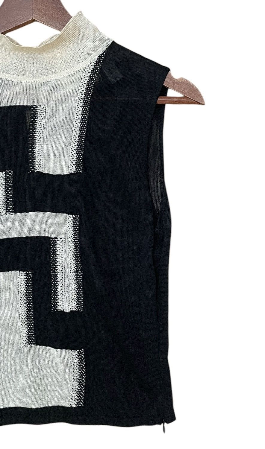 Fendi × Vintage Vintage Brand Fendi Knitwear Vests 1990s Size US M / EU 48-50 / 2 - 4 Thumbnail