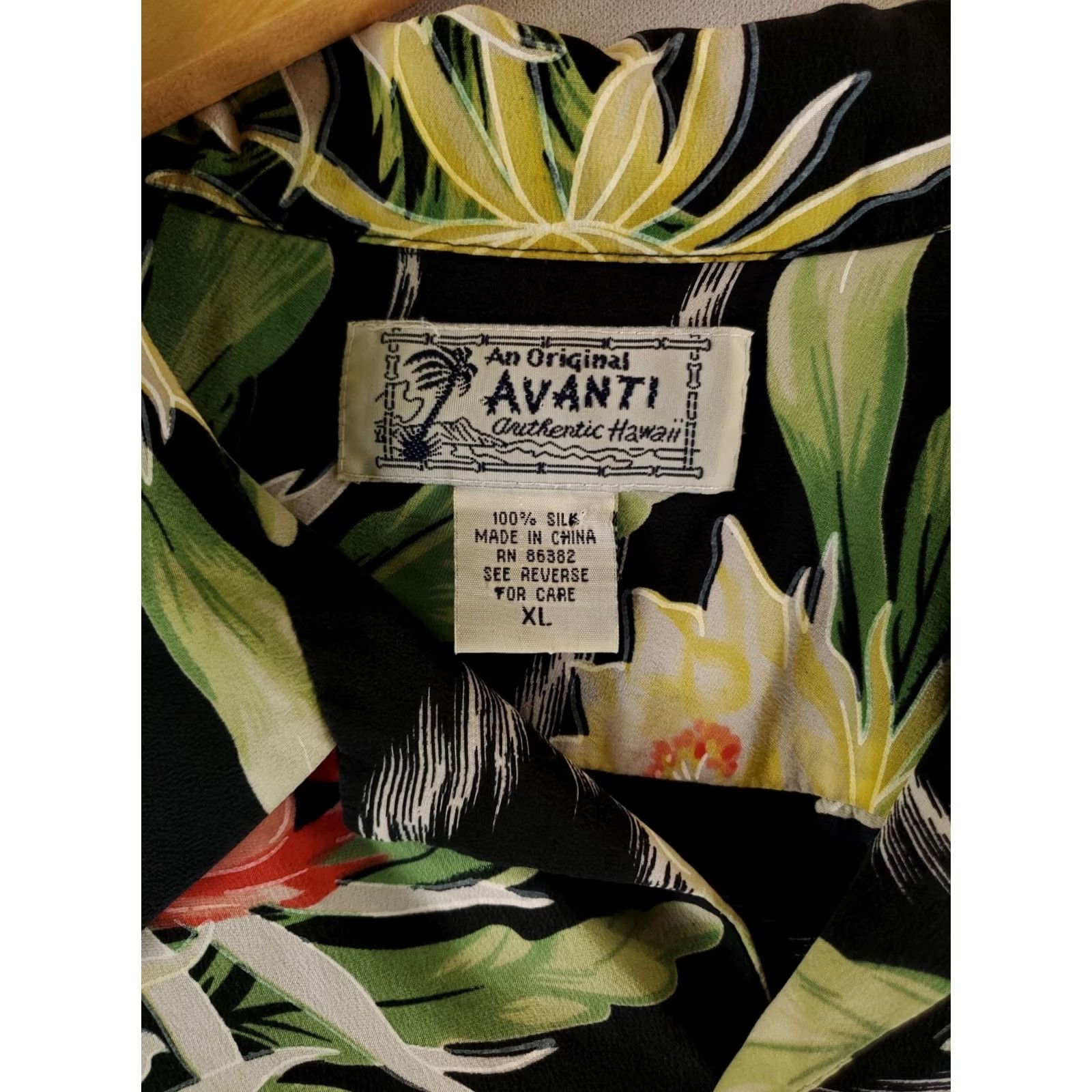 Vintage Avanti Shirt Hawaiian Silk Floral Short Sleeve Mens XL Black Loop Collar Size US XL / EU 56 / 4 - 2 Thumbnail