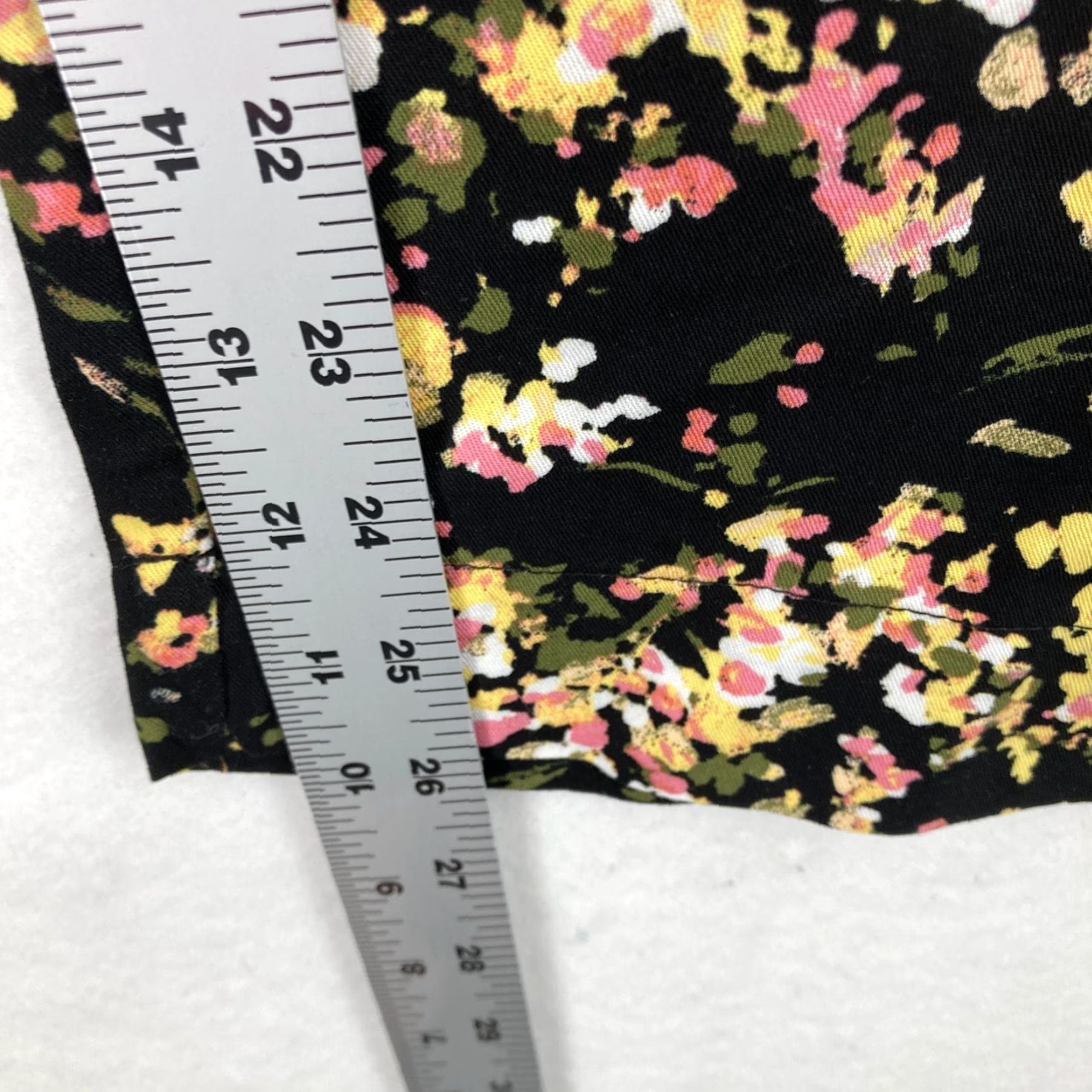 Jessica Simpson Jessica Simpson Ankle Pants Women's Small Black Floral Pull On Stretch Fabric S Regular Slim Straight Pockets Woven Lis Size 28" / US 6 / IT 42 - 7 Thumbnail