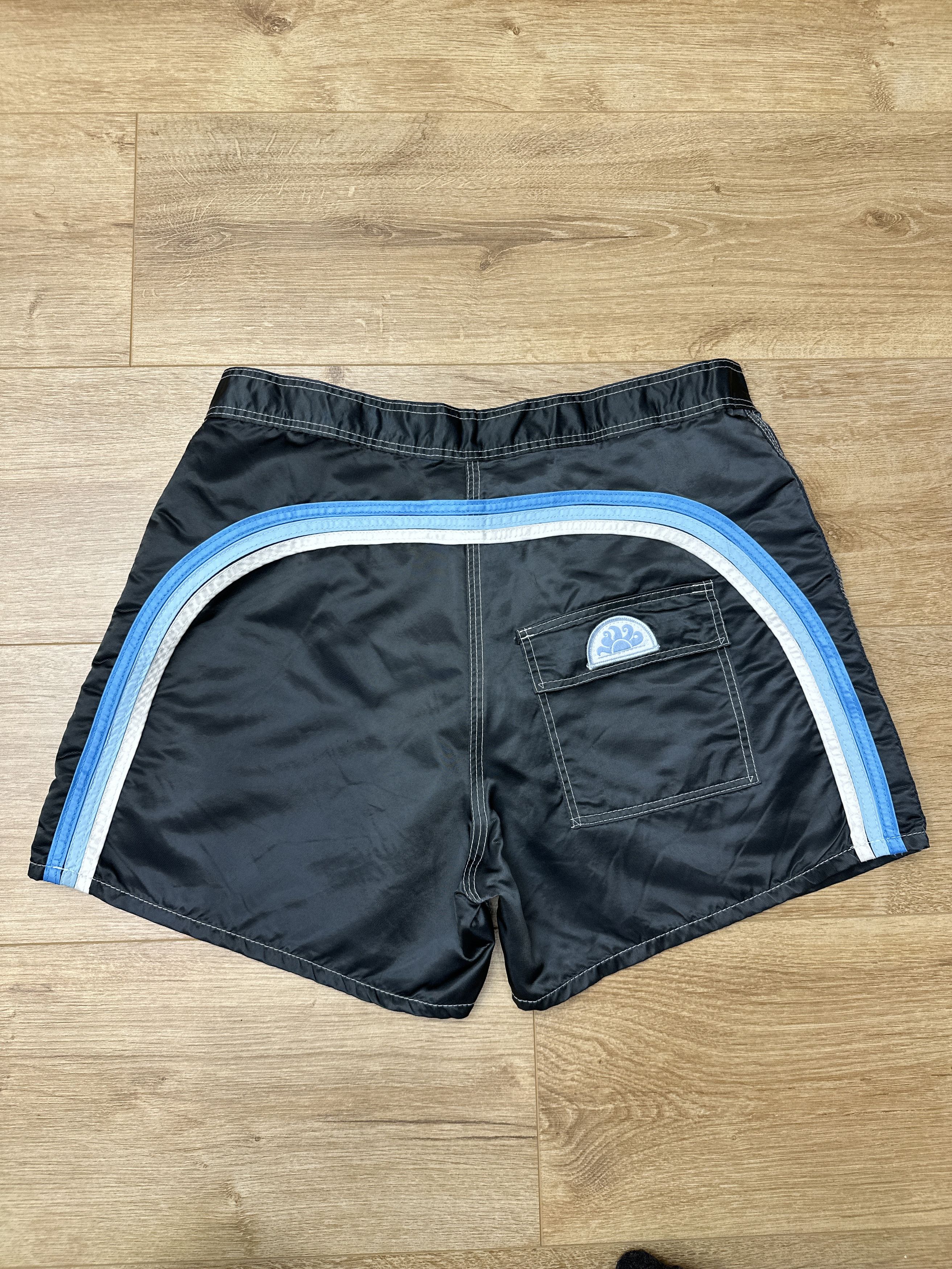Sundek Sundek 32 Vintage Swim Shorts Rainbow Back Stripe 32 Suit Size US 32 / EU 48 - 1 Thumbnail