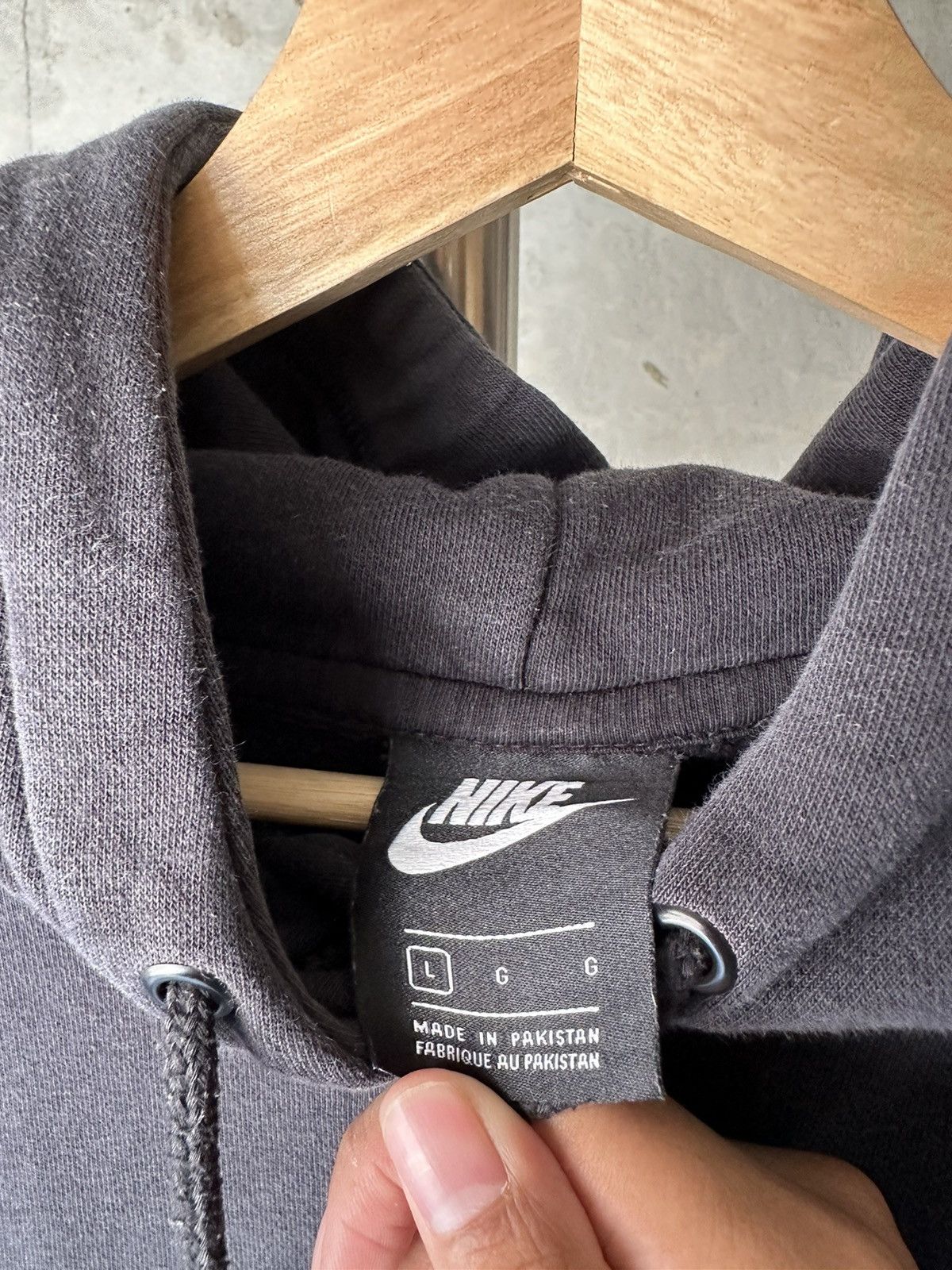 Nike Y2K Vintage Black Nike hoodie Size US L / EU 52-54 / 3 - 4 Thumbnail