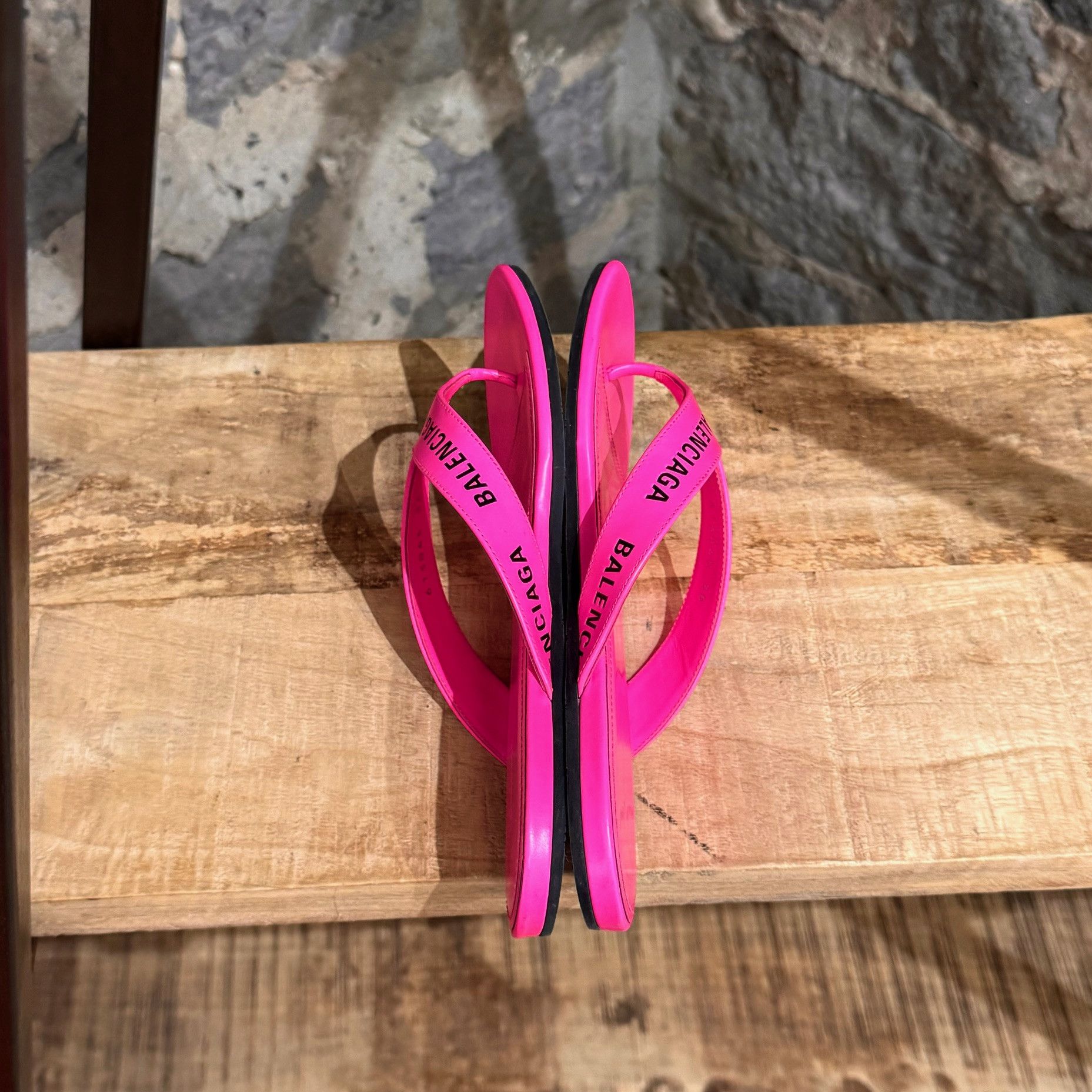 Balenciaga Balenciaga Neon Pink Leather Logo Thong Sandals Size US 6 / IT 36 - 9 Thumbnail