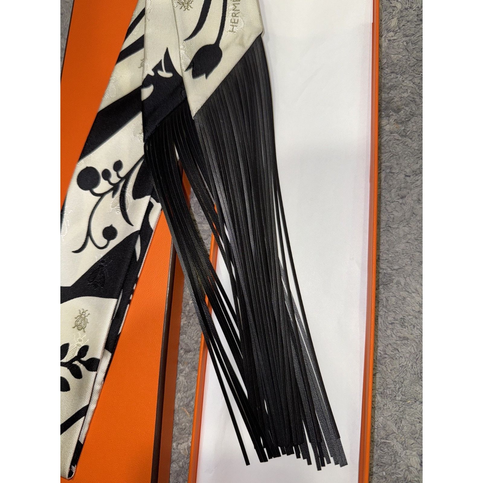 Hermes Hermes Scarf Twilly Fringe Leather Bouquet White Black Silk Size ONE SIZE - 8 Thumbnail
